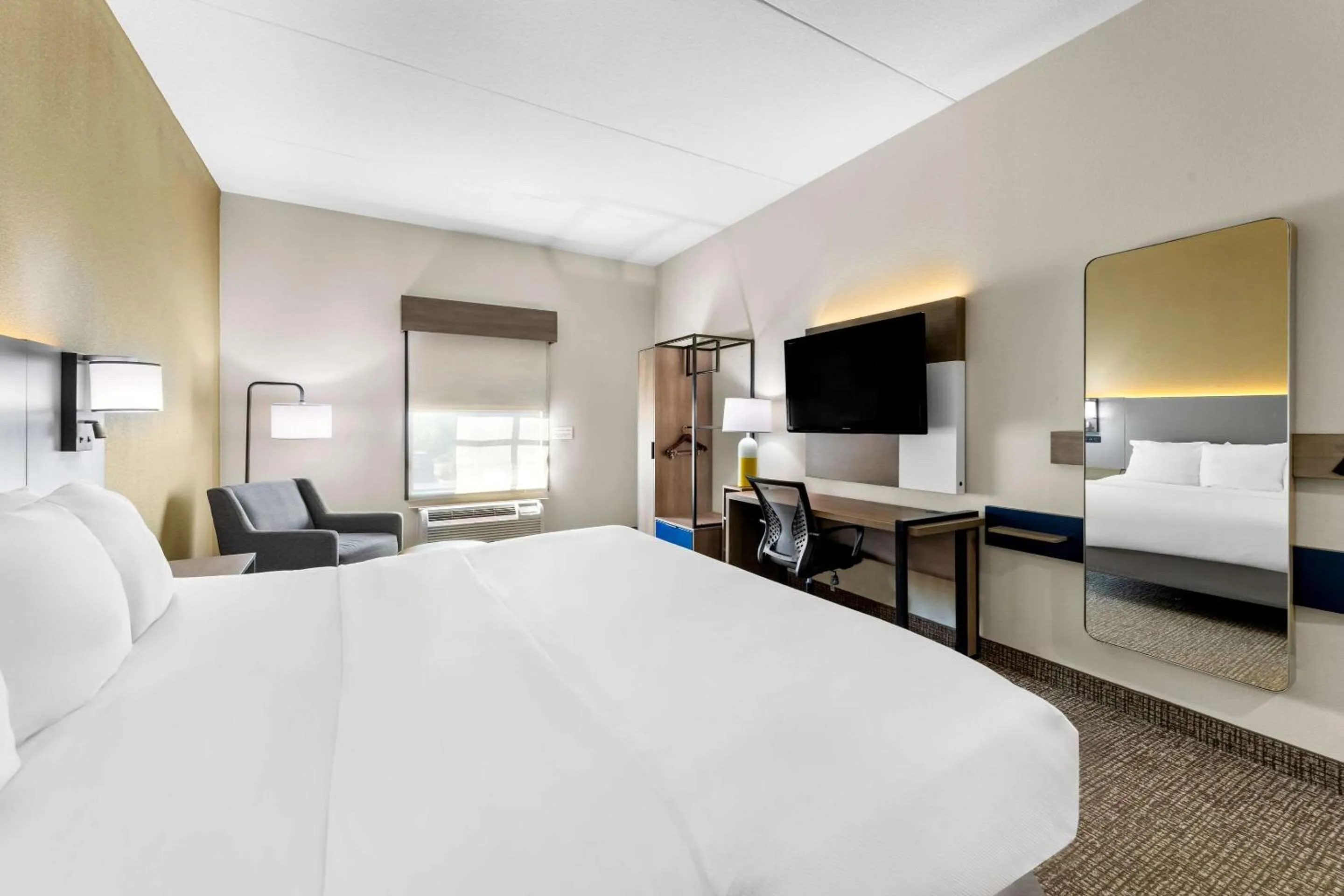 Bedroom, Bed in Comfort Inn Harriman