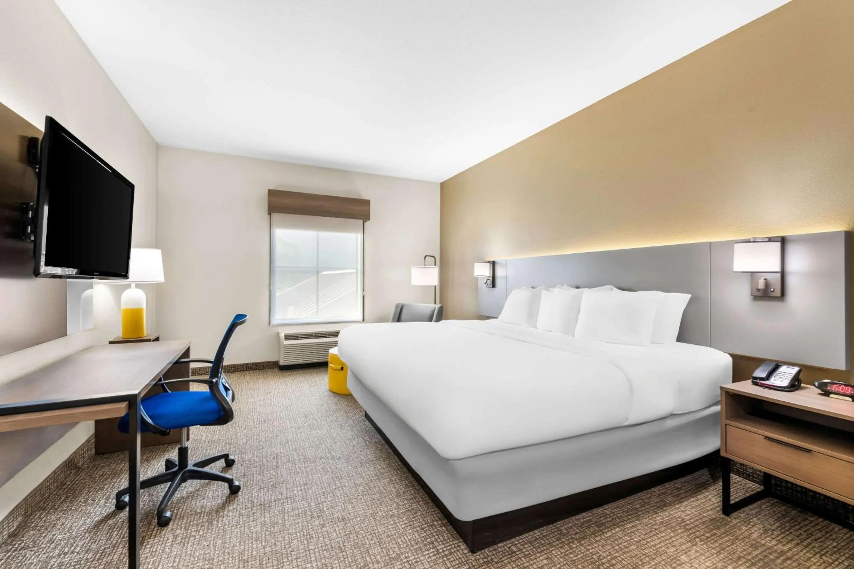 Bedroom, Bed in Comfort Inn Harriman