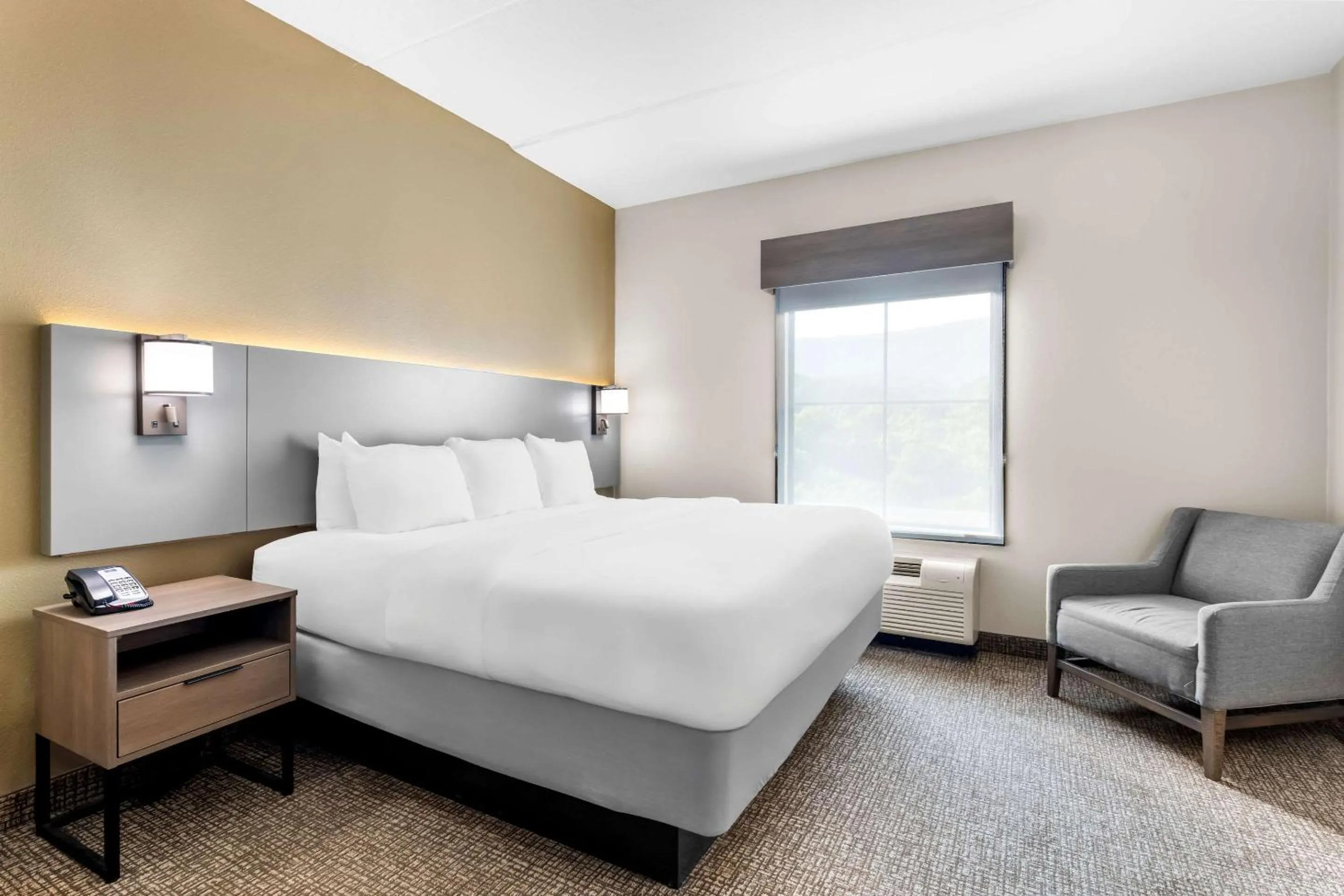 Bedroom, Bed in Comfort Inn Harriman