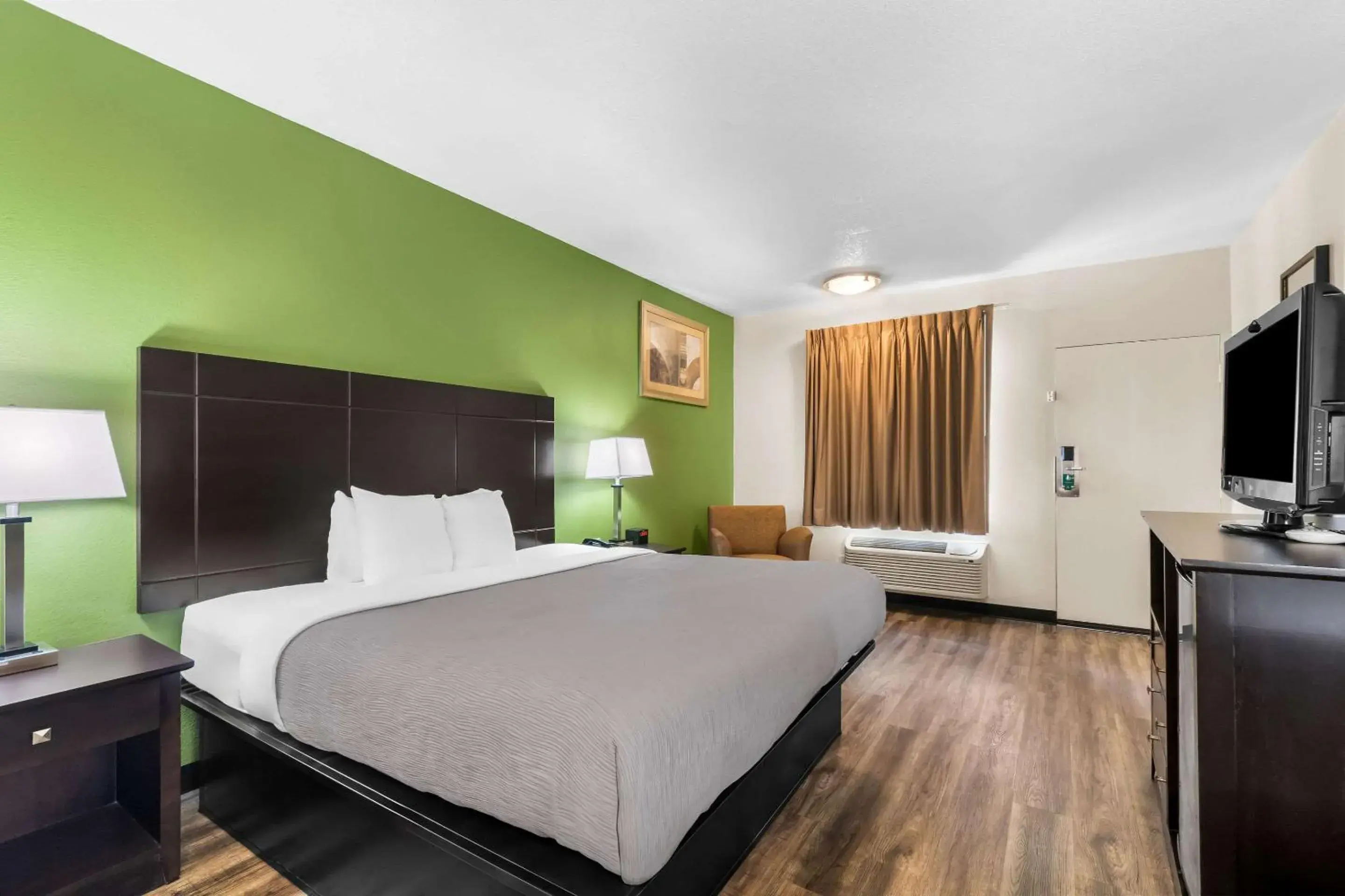 Bedroom, Bed in Quality Inn Tullahoma Bedroom, Bed in Quality Inn Tullahoma