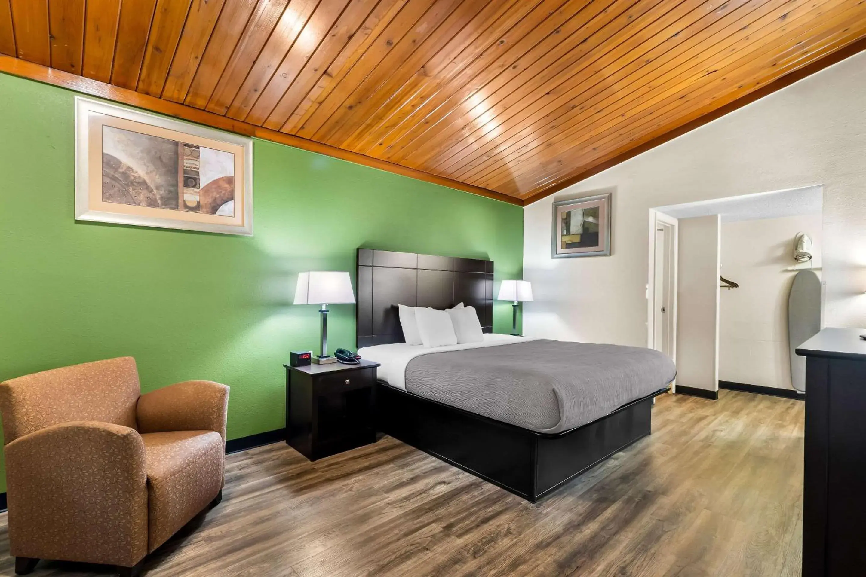 Bedroom, Bed in Quality Inn Tullahoma Bedroom, Bed in Quality Inn Tullahoma