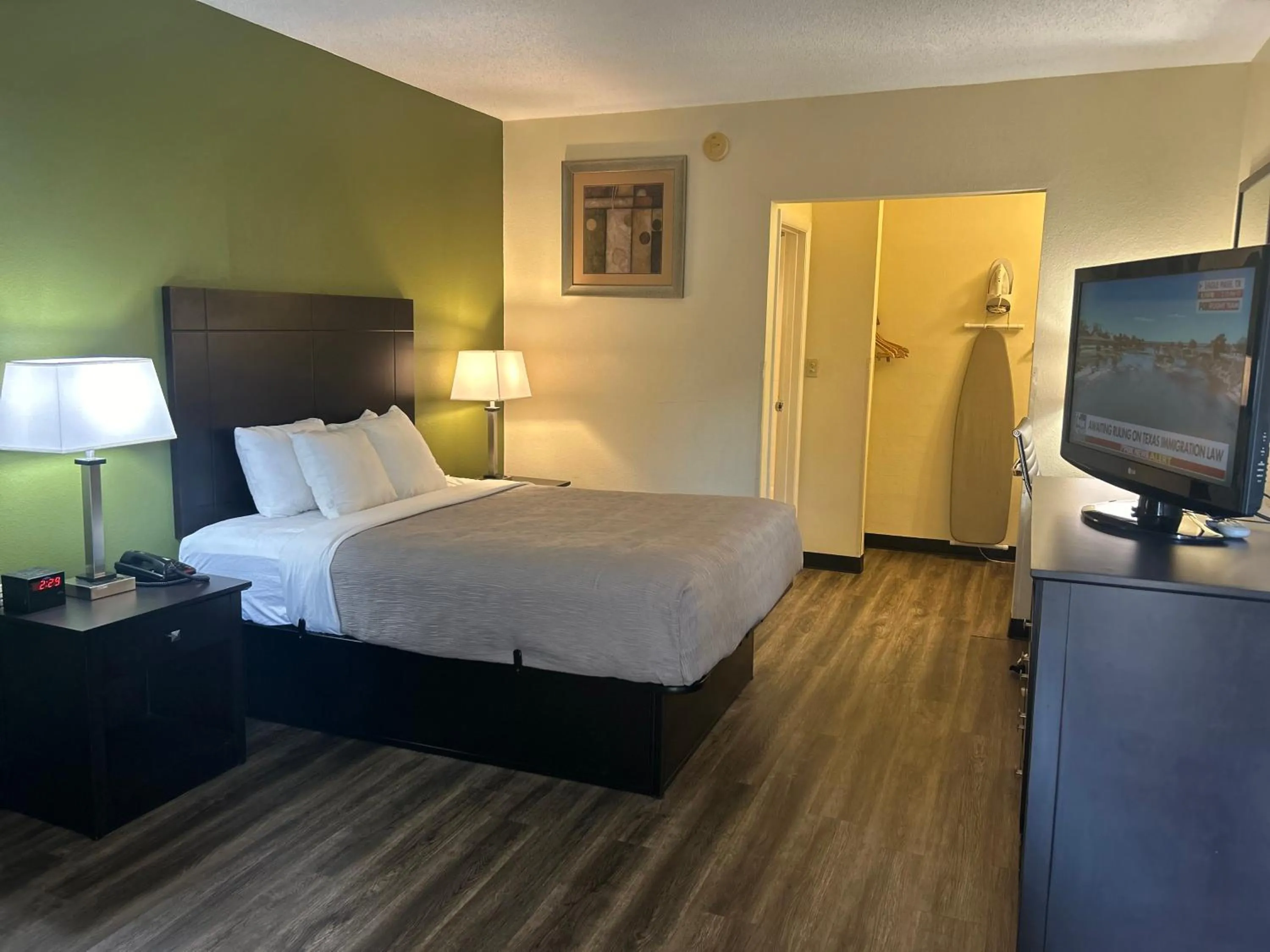 Bed in Quality Inn Tullahoma