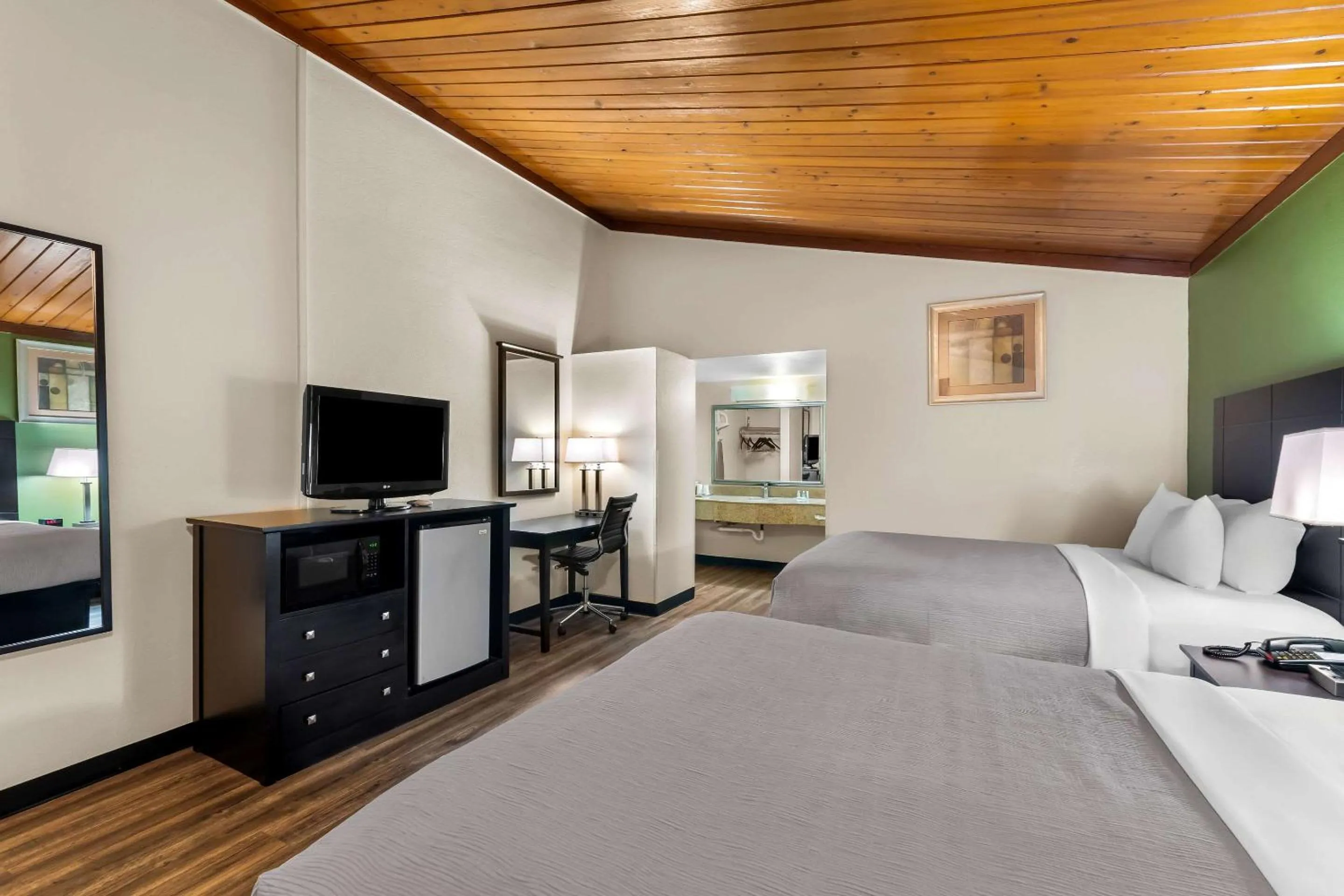 Bedroom, Bed in Quality Inn Tullahoma