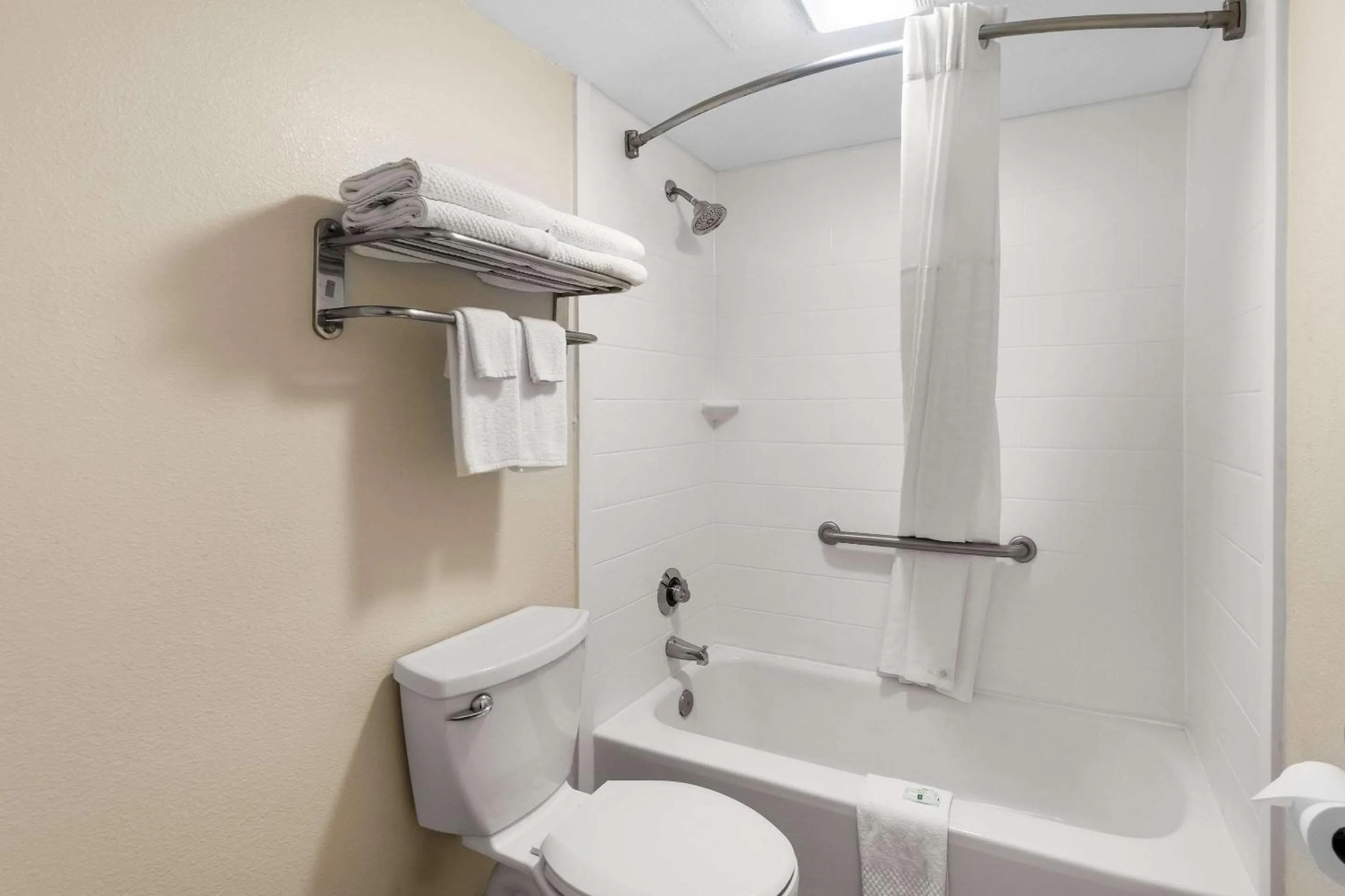 Bedroom in Quality Inn Tullahoma