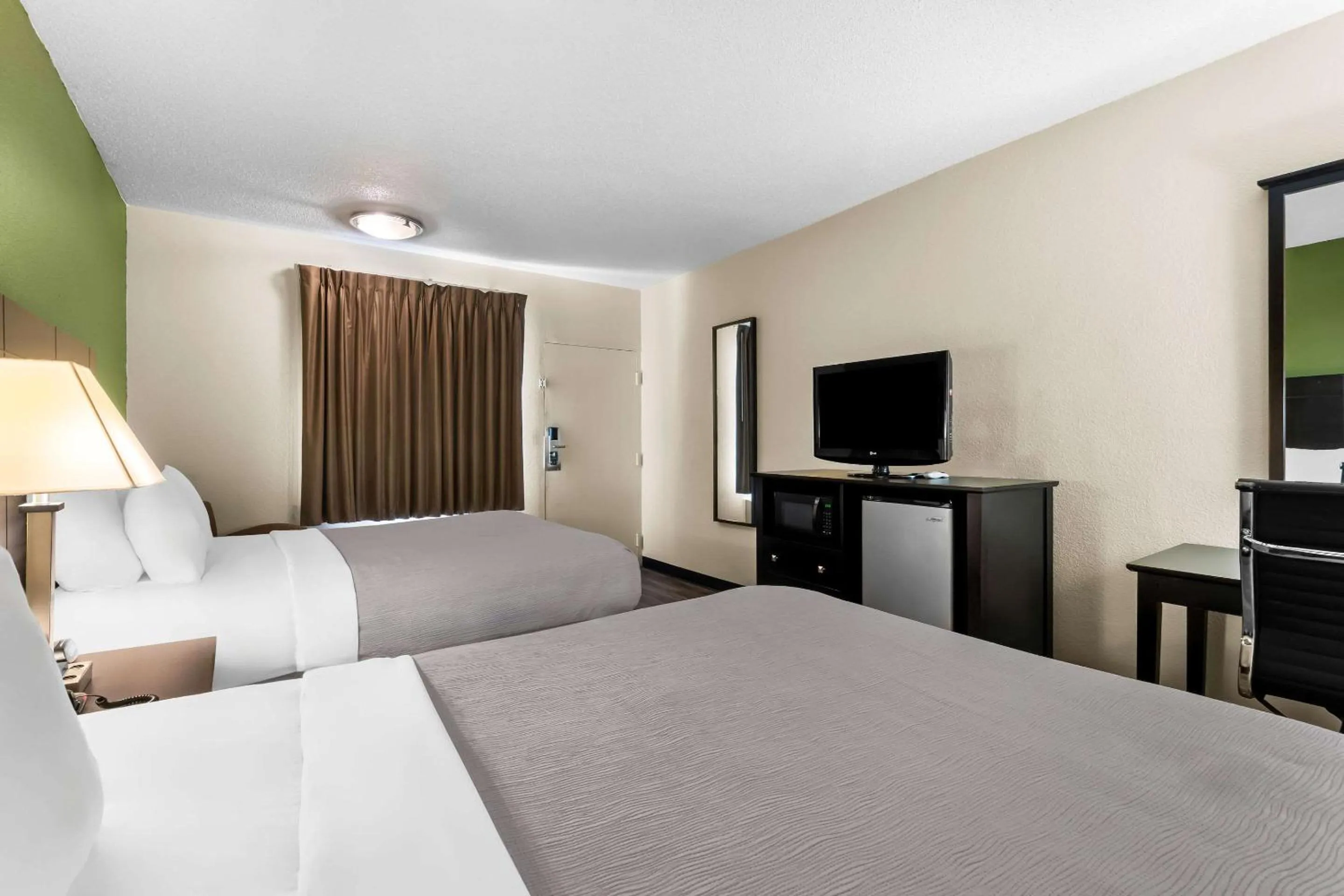 Bedroom, Bed in Quality Inn Tullahoma