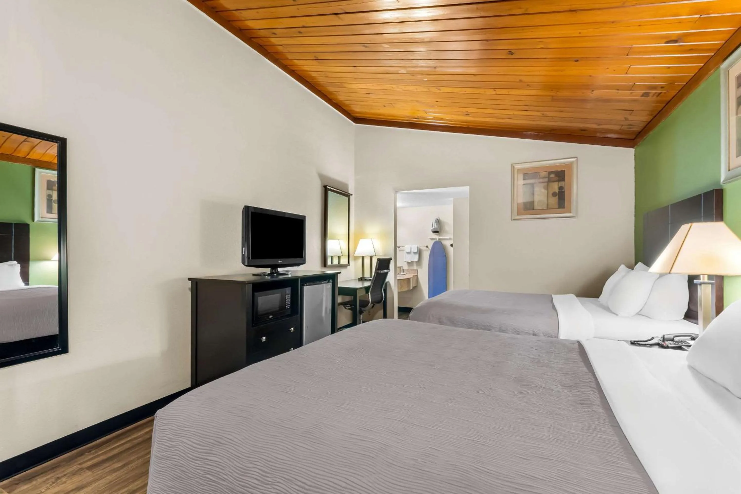 Bedroom, Bed in Quality Inn Tullahoma