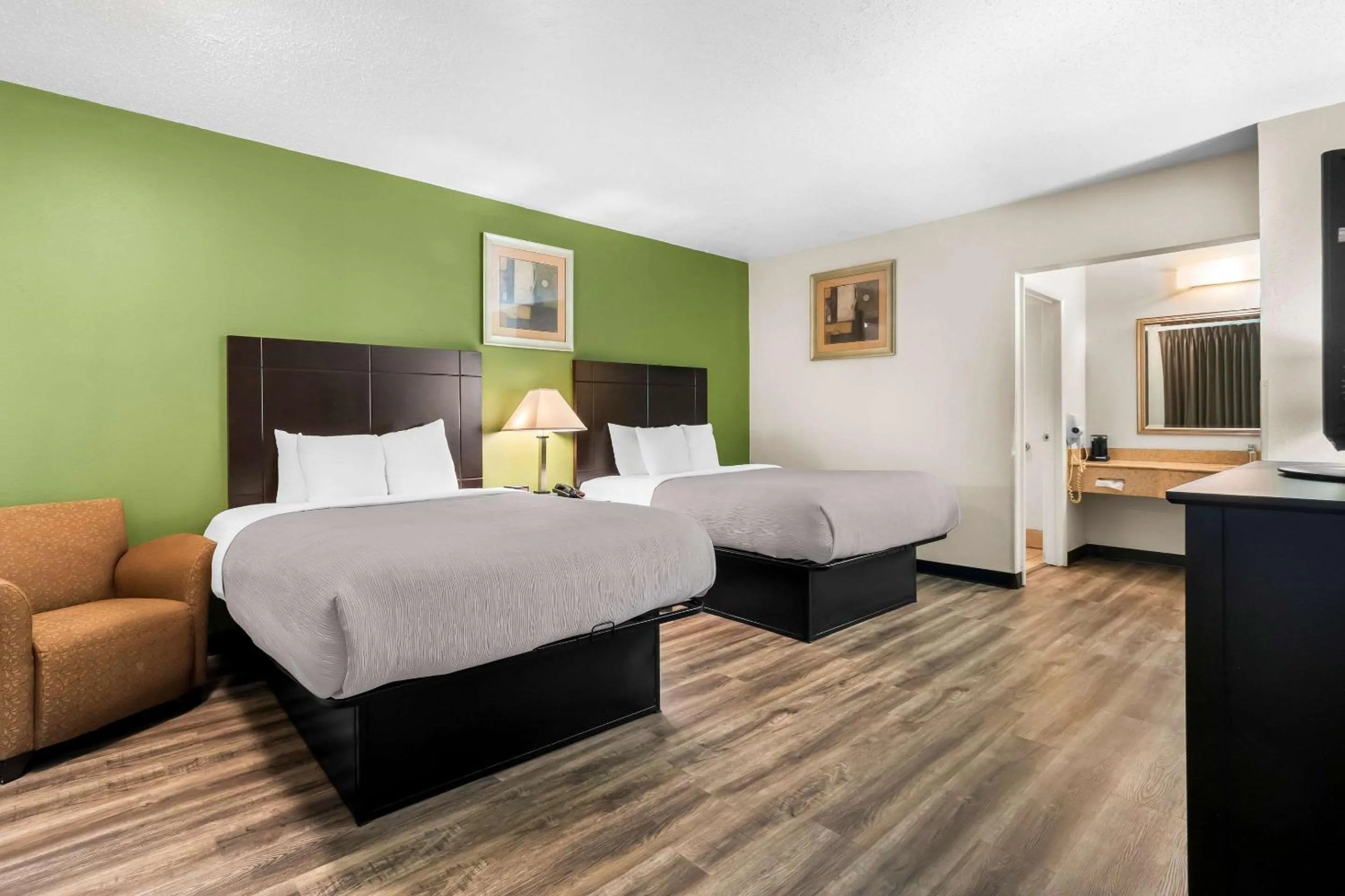 Bedroom, Bed in Quality Inn Tullahoma