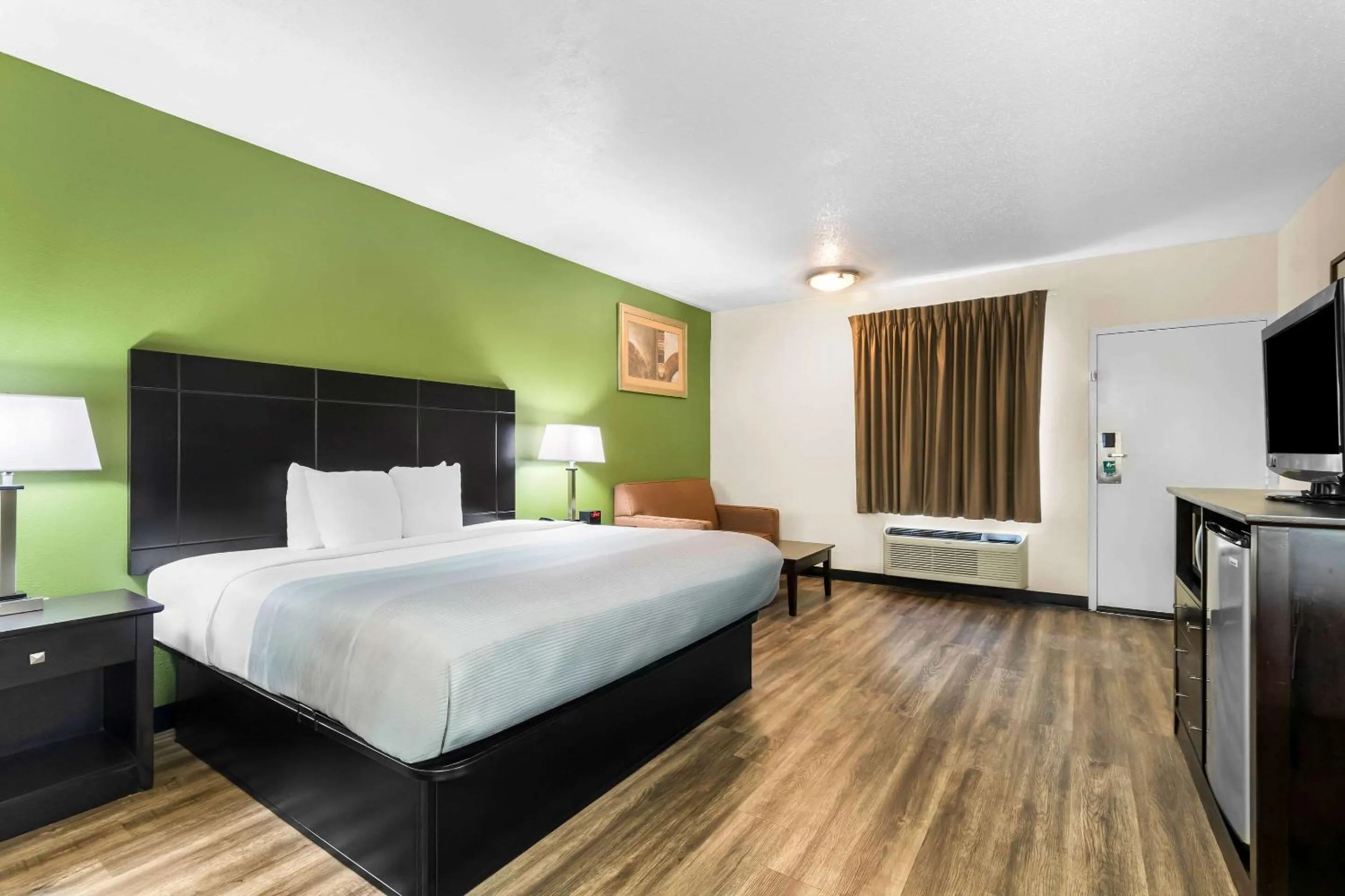 Bedroom, Bed in Quality Inn Tullahoma