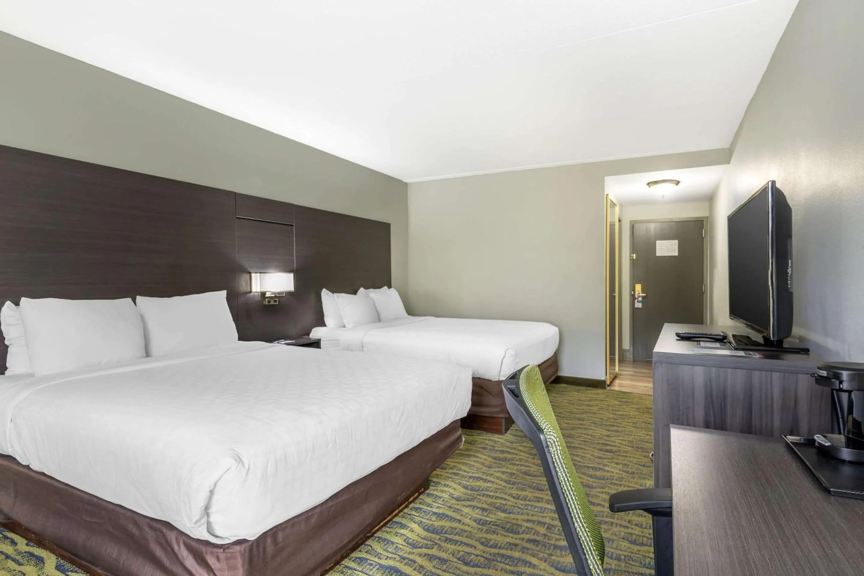 Bedroom, Bed in Clarion Inn near Lookout Mountain