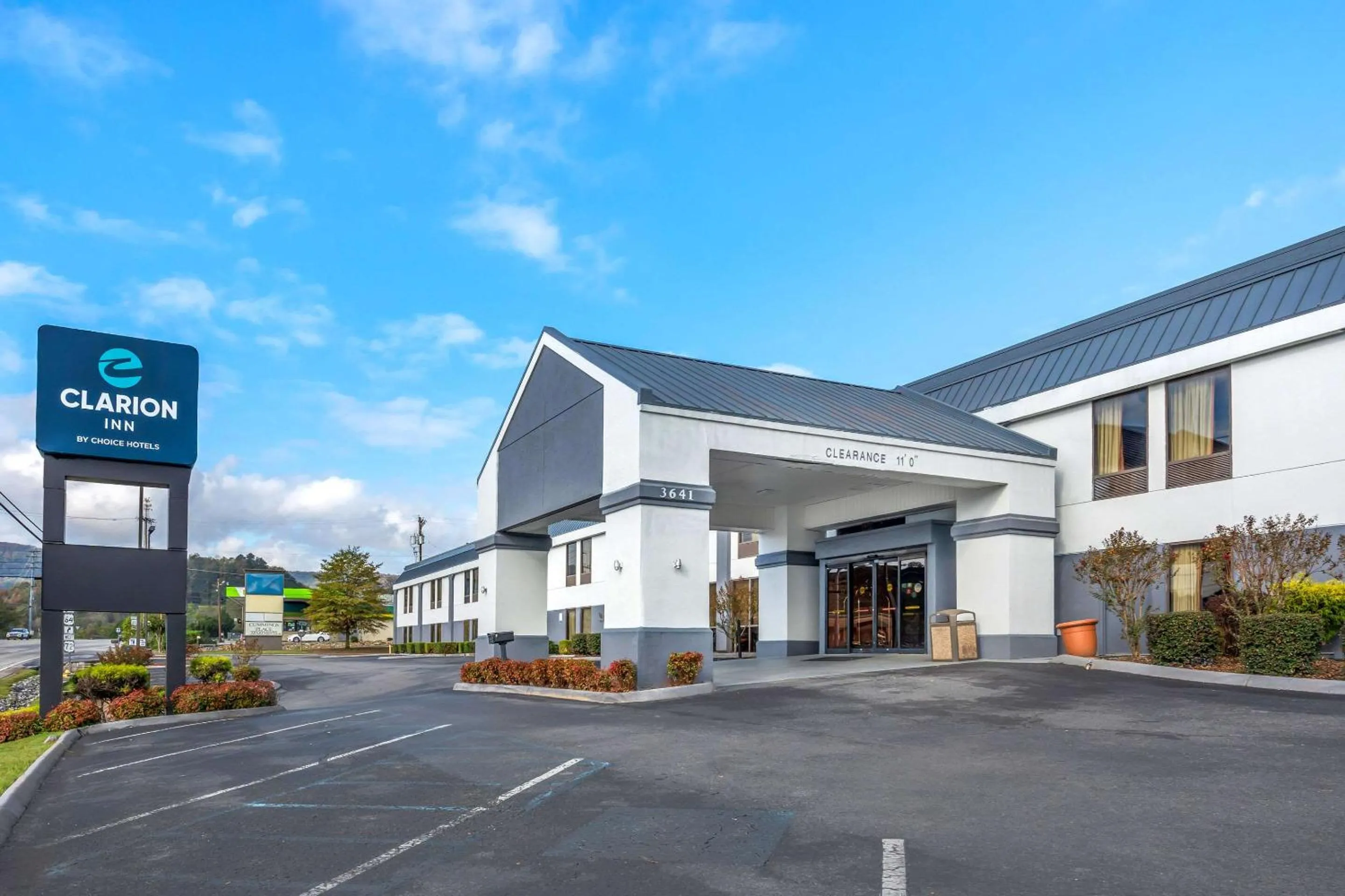 Property building in Clarion Inn near Lookout Mountain