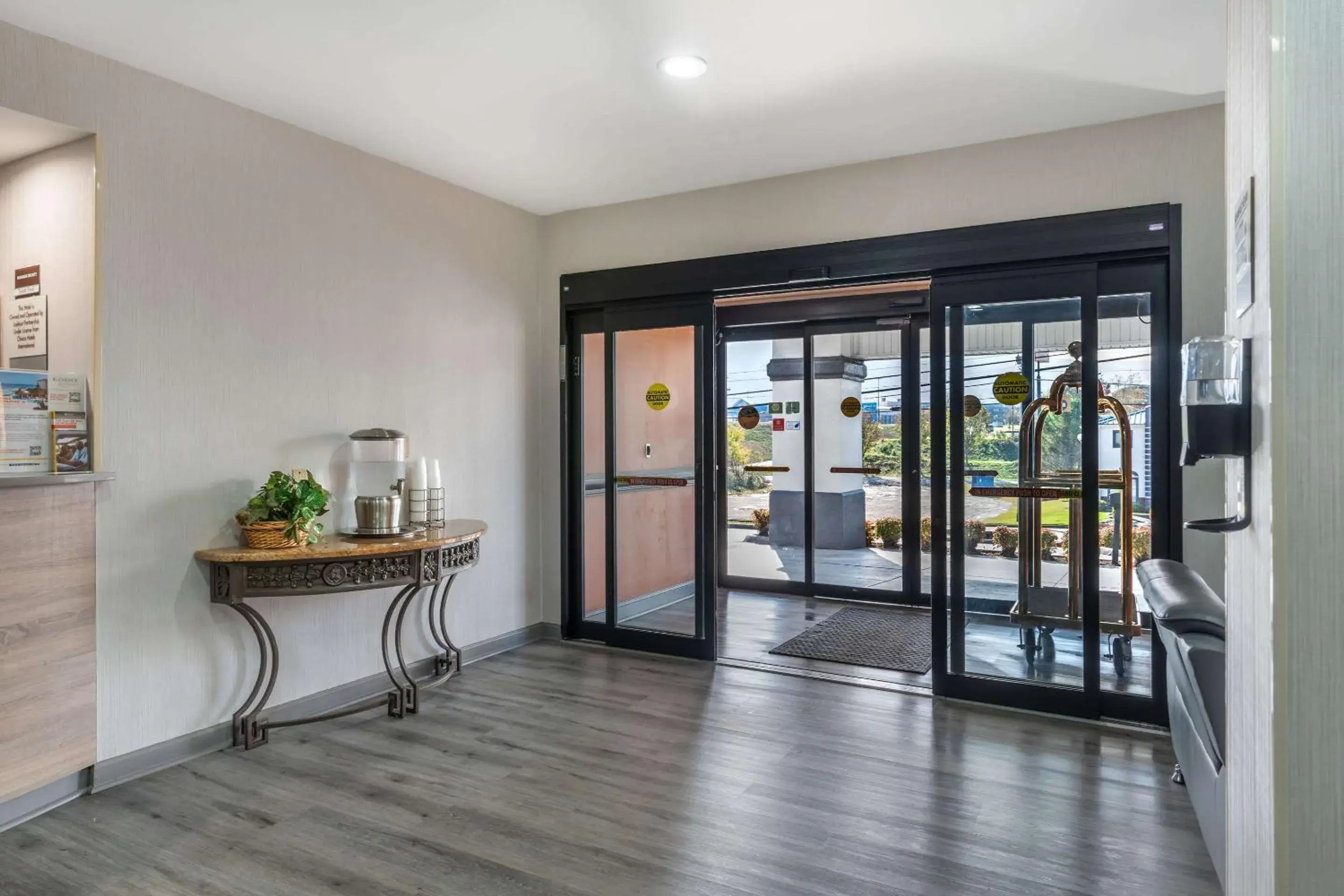 Lobby or reception in Clarion Inn near Lookout Mountain Lobby or reception in Clarion Inn near Lookout Mountain
