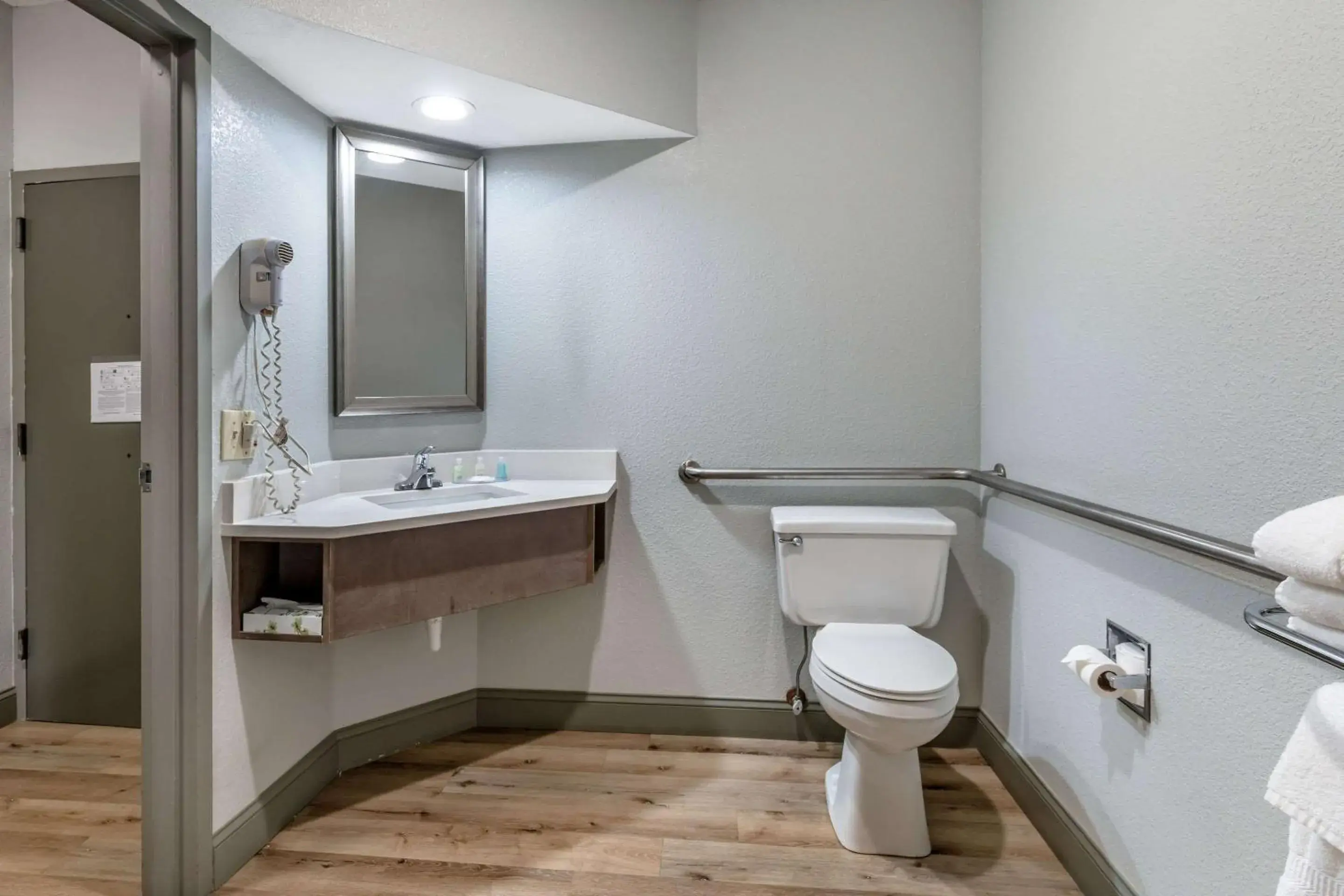 Bedroom in Clarion Inn near Lookout Mountain Bedroom in Clarion Inn near Lookout Mountain