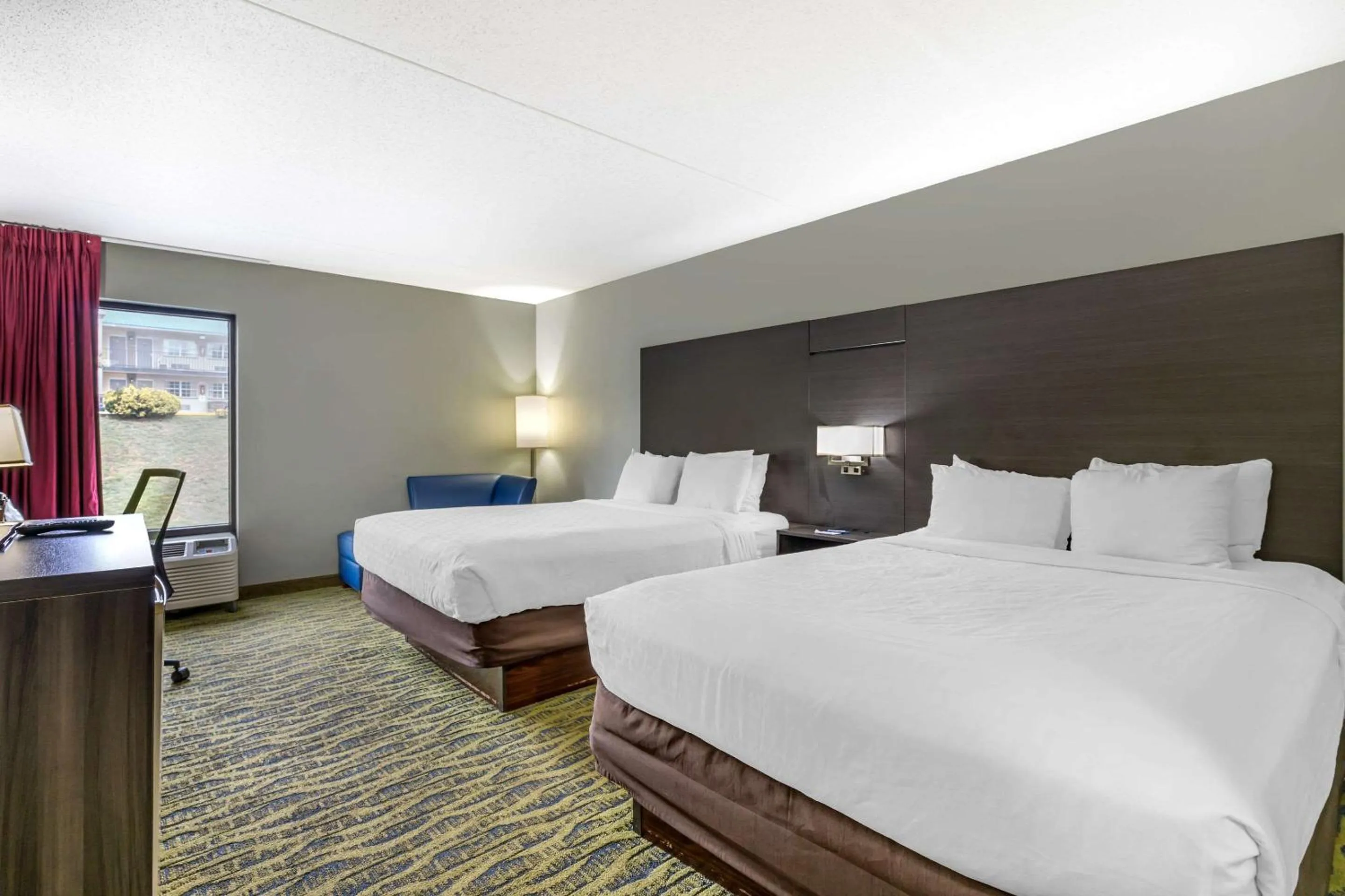 Bedroom, Bed in Clarion Inn near Lookout Mountain