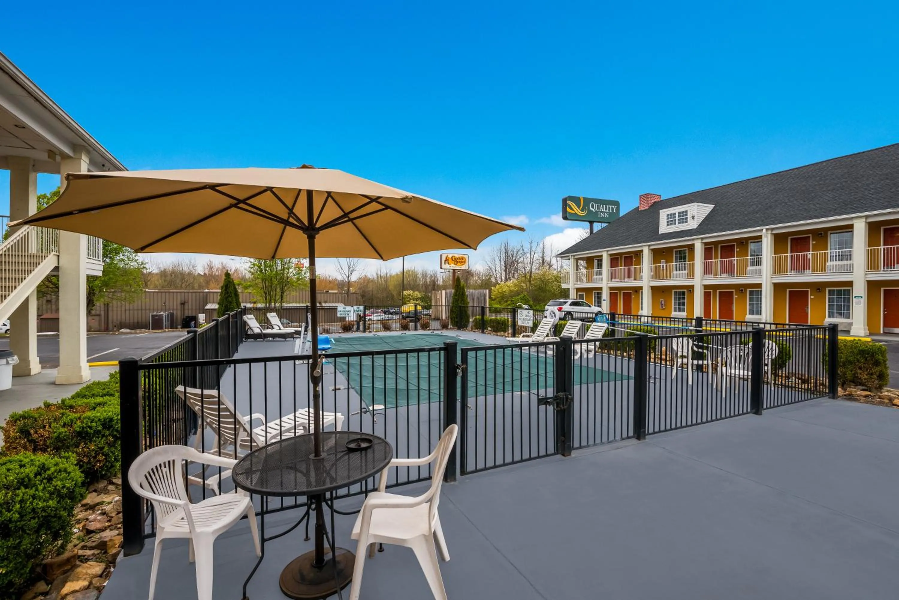 Swimming pool in Quality Inn Johnson City I-26 exit 17