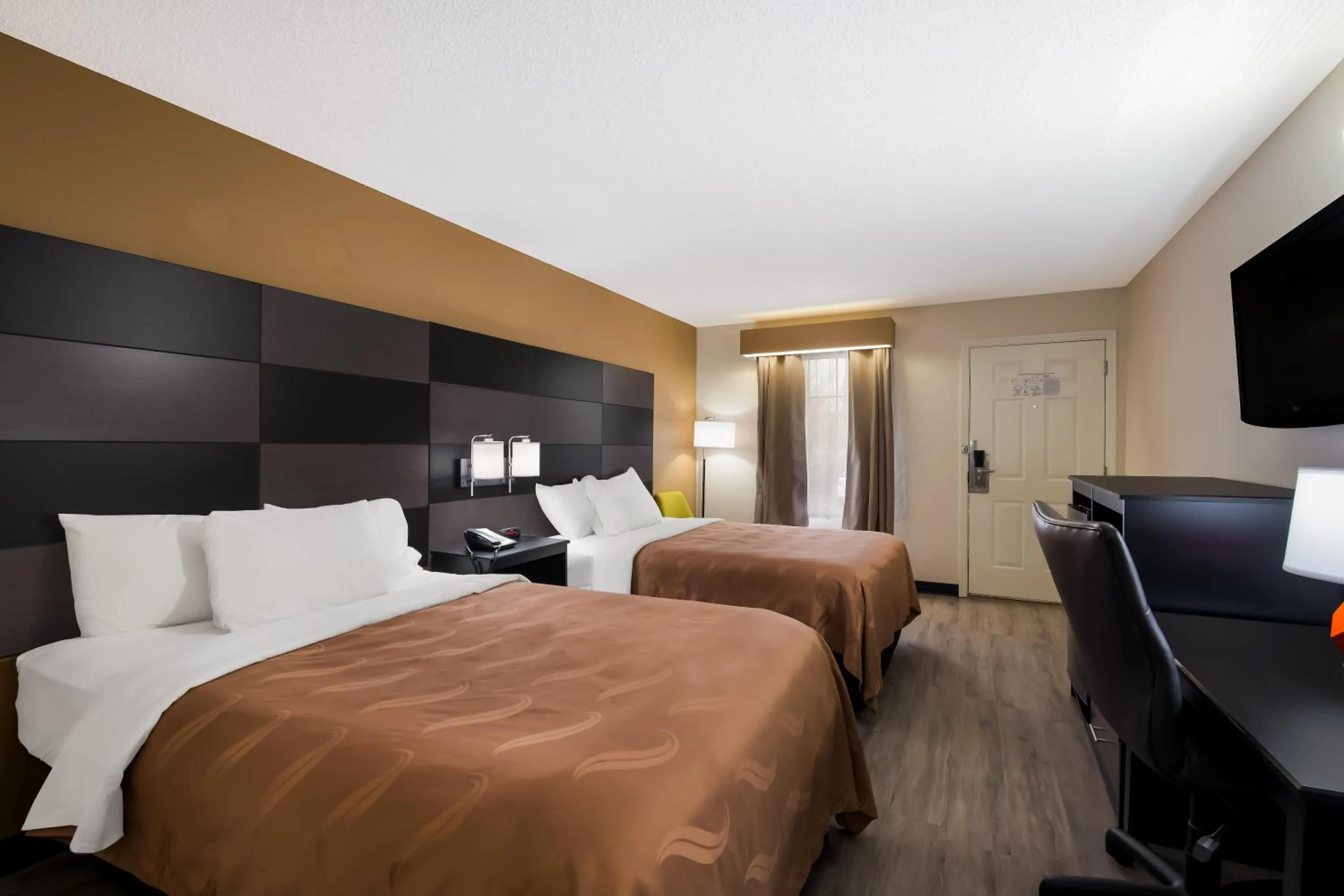 Bed in Quality Inn Johnson City I-26 exit 17