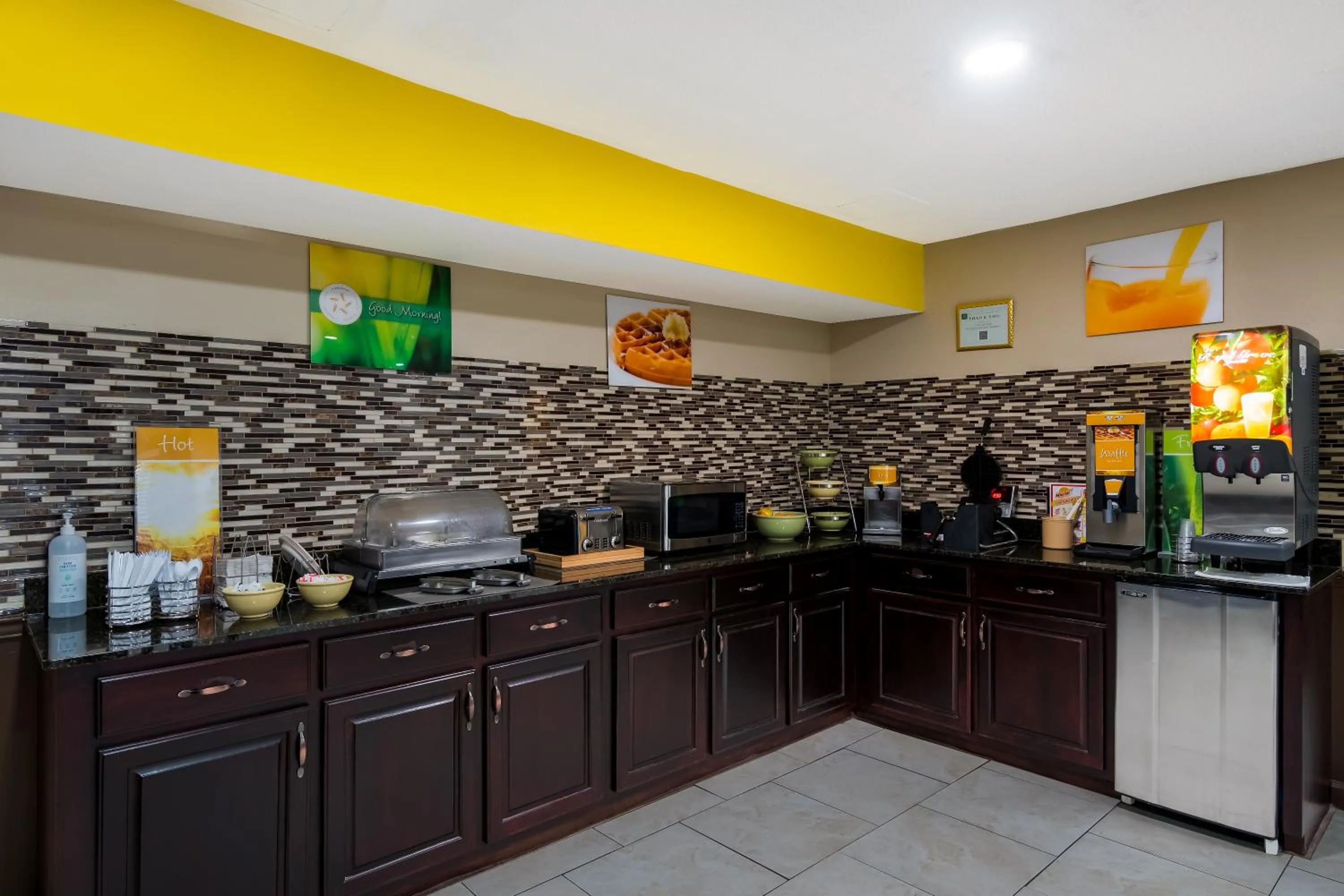 Breakfast in Quality Inn Johnson City I-26 exit 17