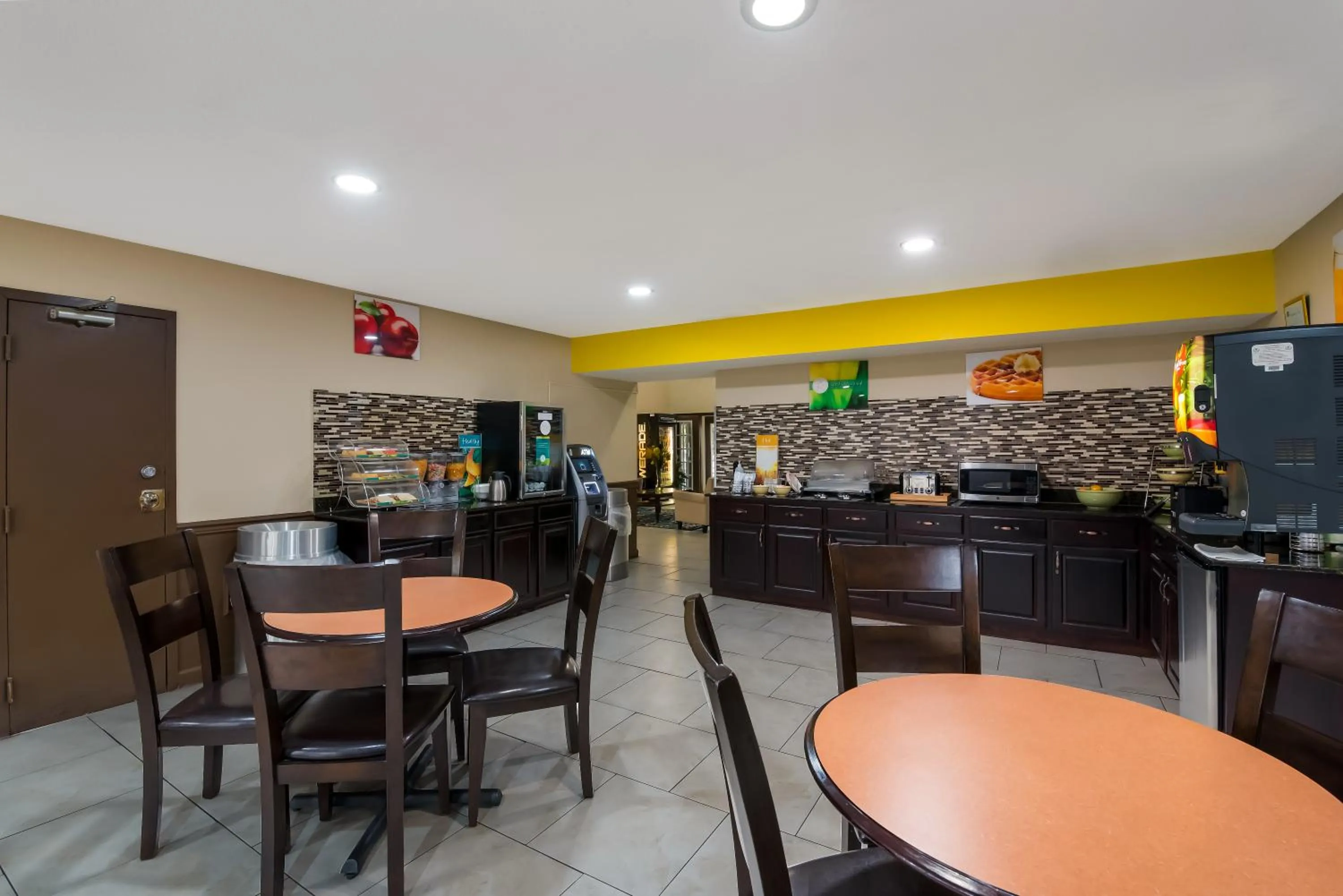 Breakfast in Quality Inn Johnson City I-26 exit 17