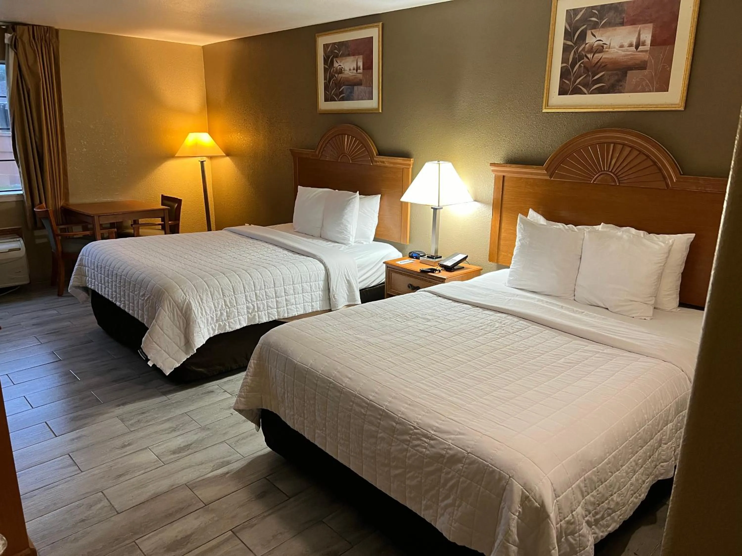 Bed in Americas Best Value Inn Pharr/McAllen