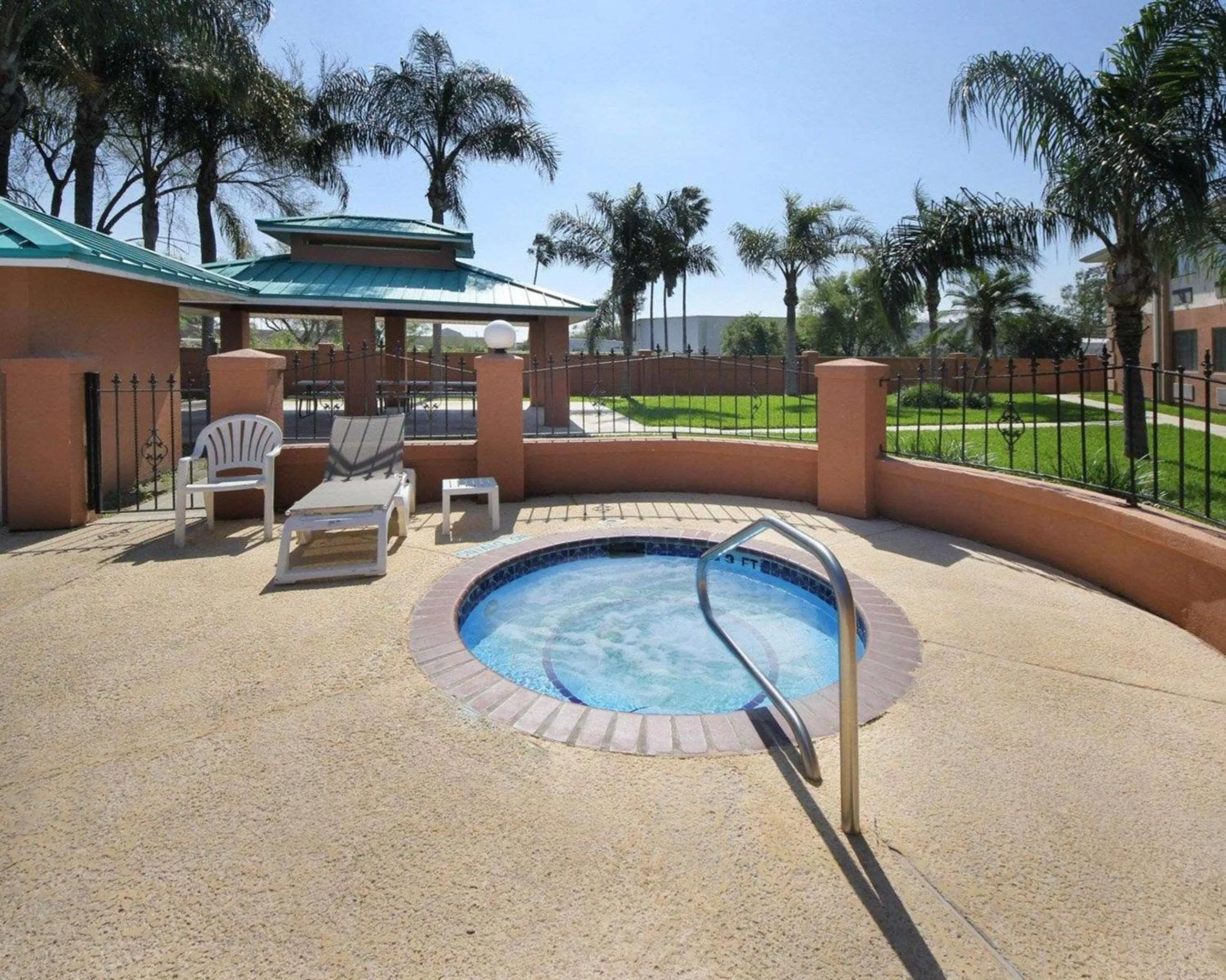 Hot Tub in Americas Best Value Inn Pharr/McAllen