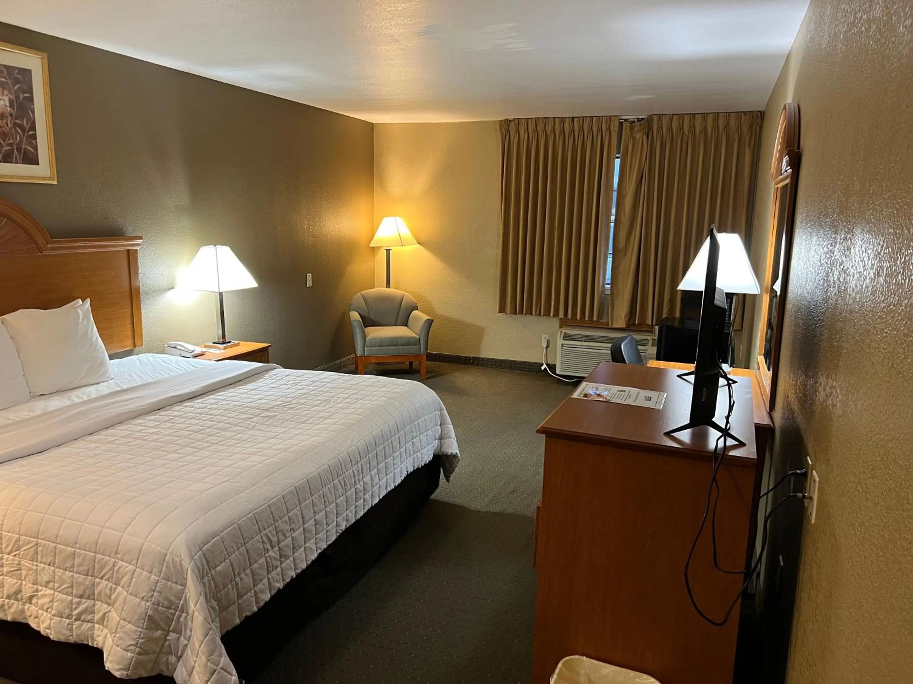 Bed in Americas Best Value Inn Pharr/McAllen