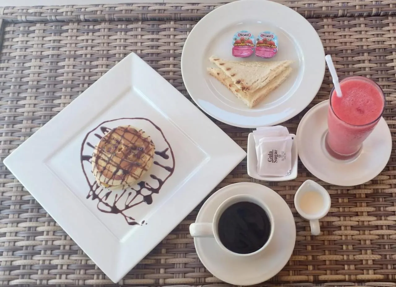 Breakfast in Kayuna Villa