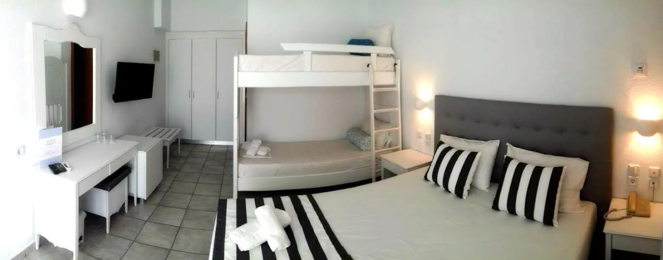 bunk bed in Hotel Akti Ouranoupoli Beach Resort