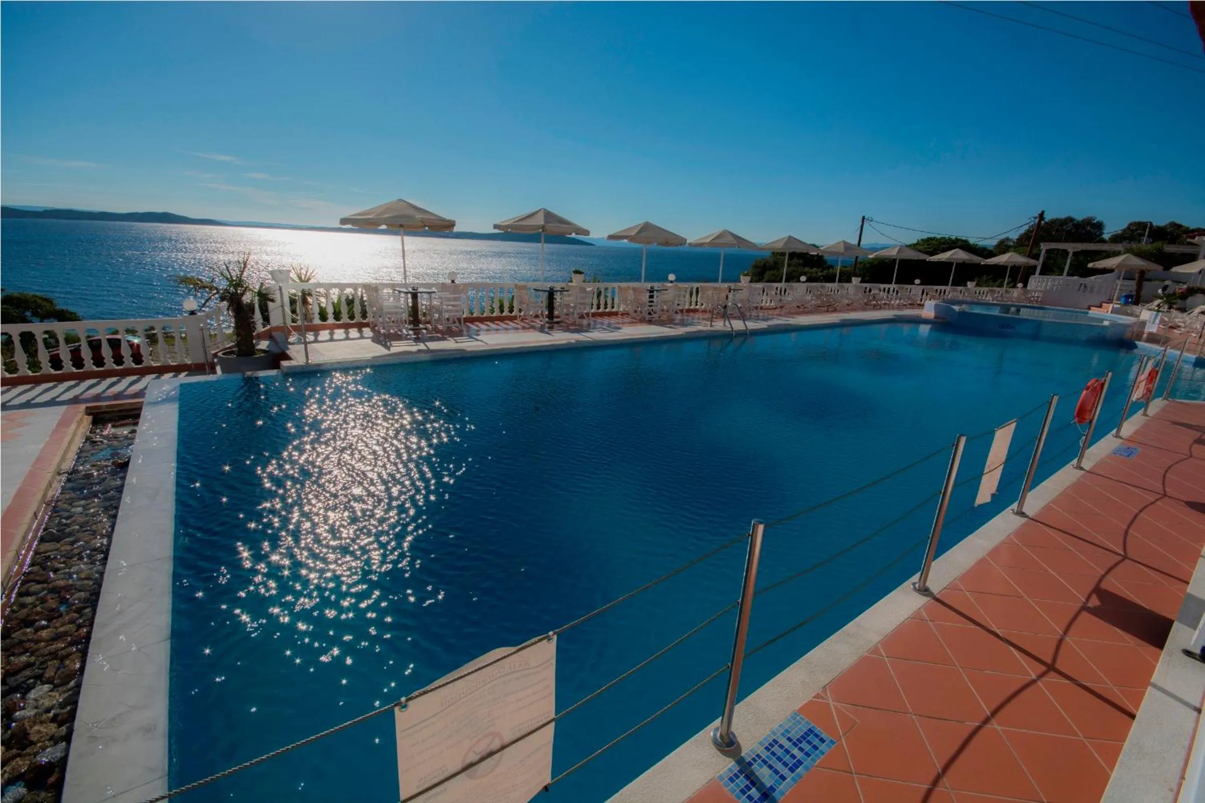Swimming pool in Hotel Akti Ouranoupoli Beach Resort