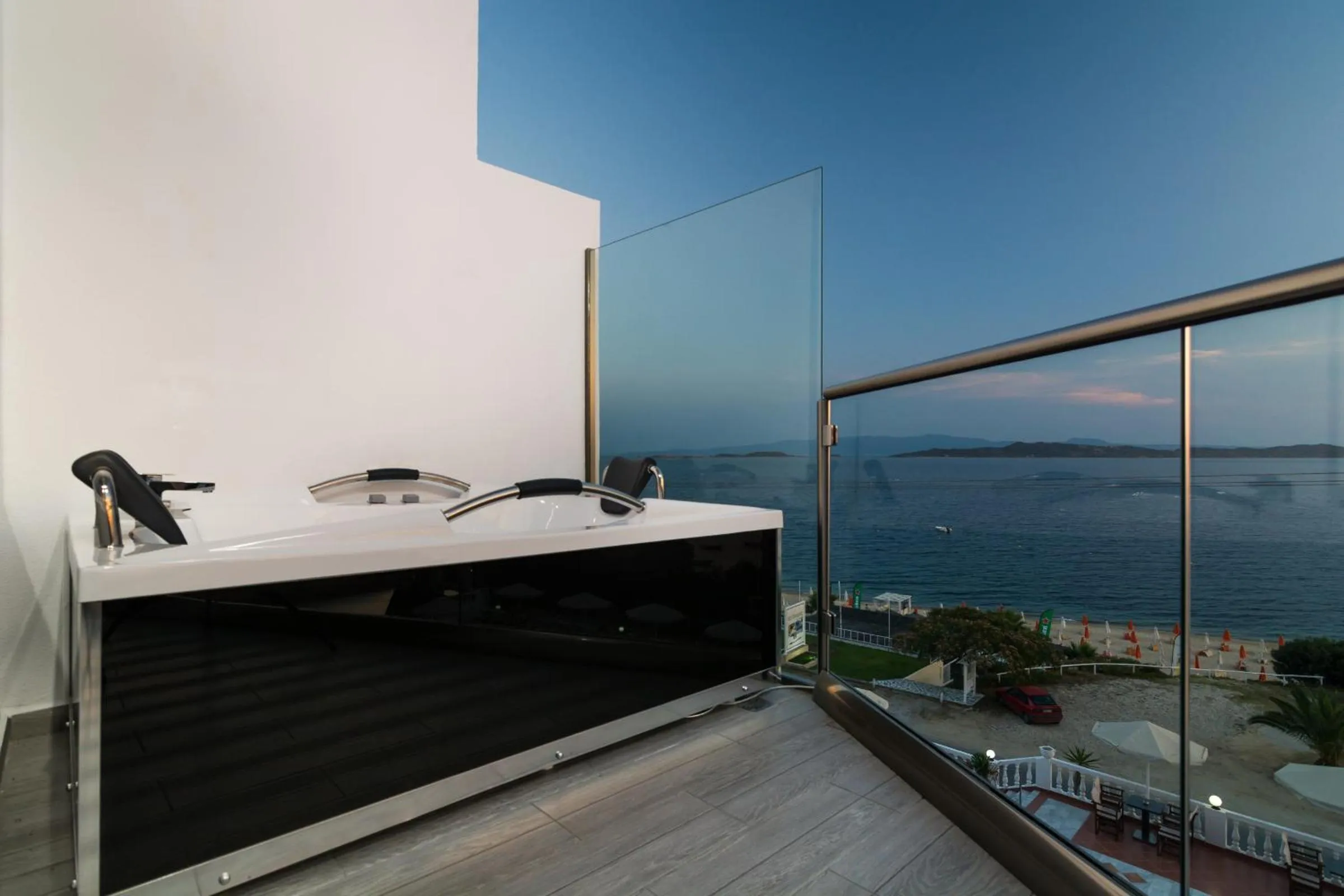 Hot Tub in Hotel Akti Ouranoupoli Beach Resort