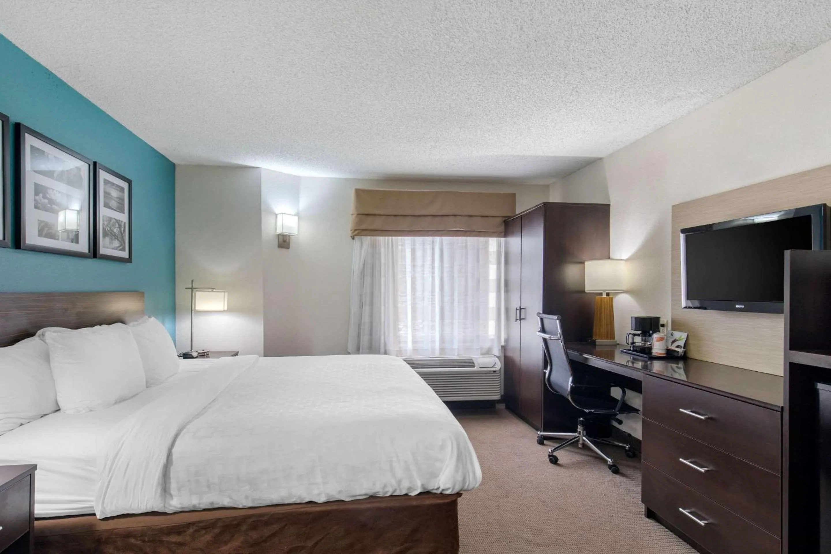 Photo of the whole room, Bed in Clarion Inn & Suites DFW North