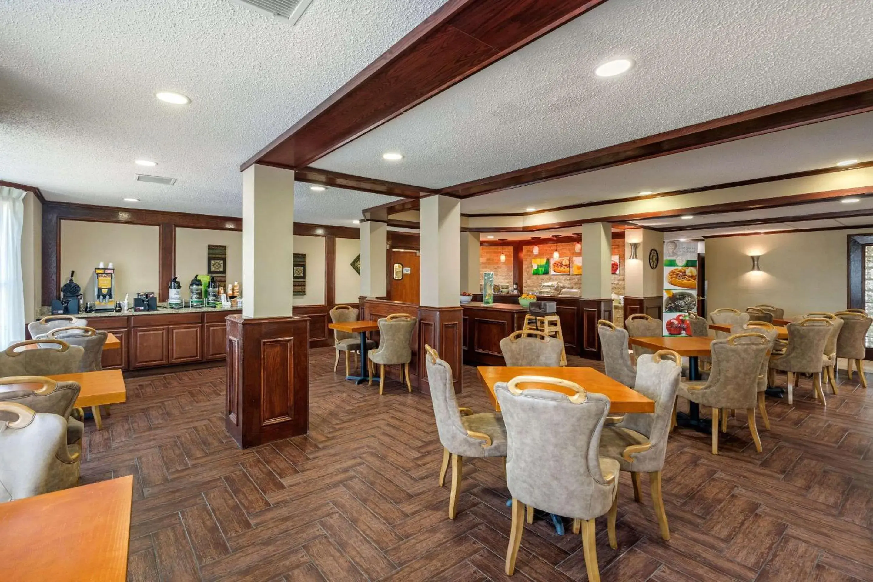 Breakfast in Quality Suites Addison-Dallas Breakfast in Quality Suites Addison-Dallas