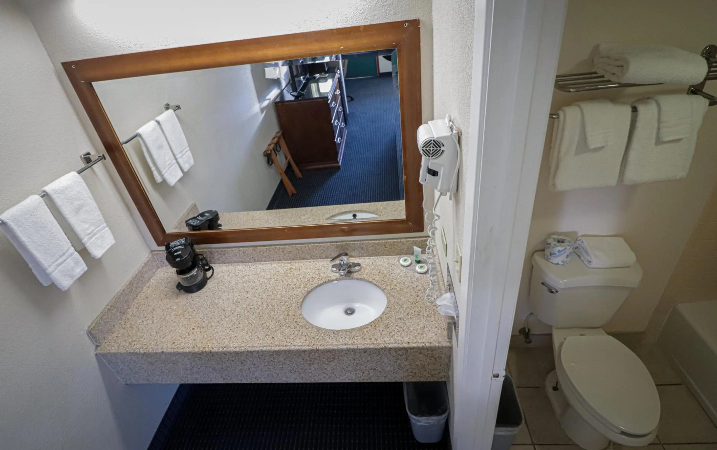 University Inn & Suites