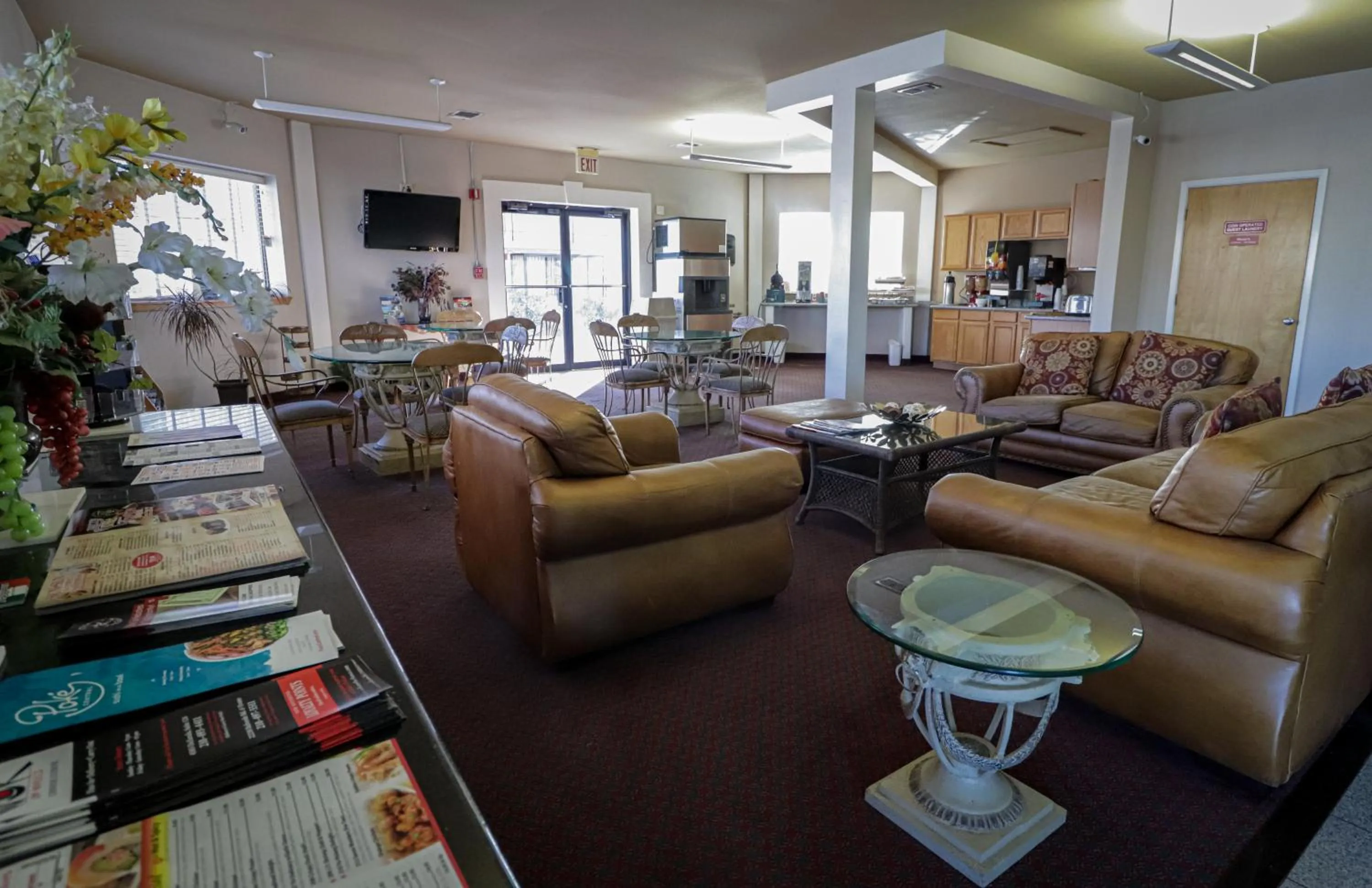 Lobby or reception in University Inn & Suites