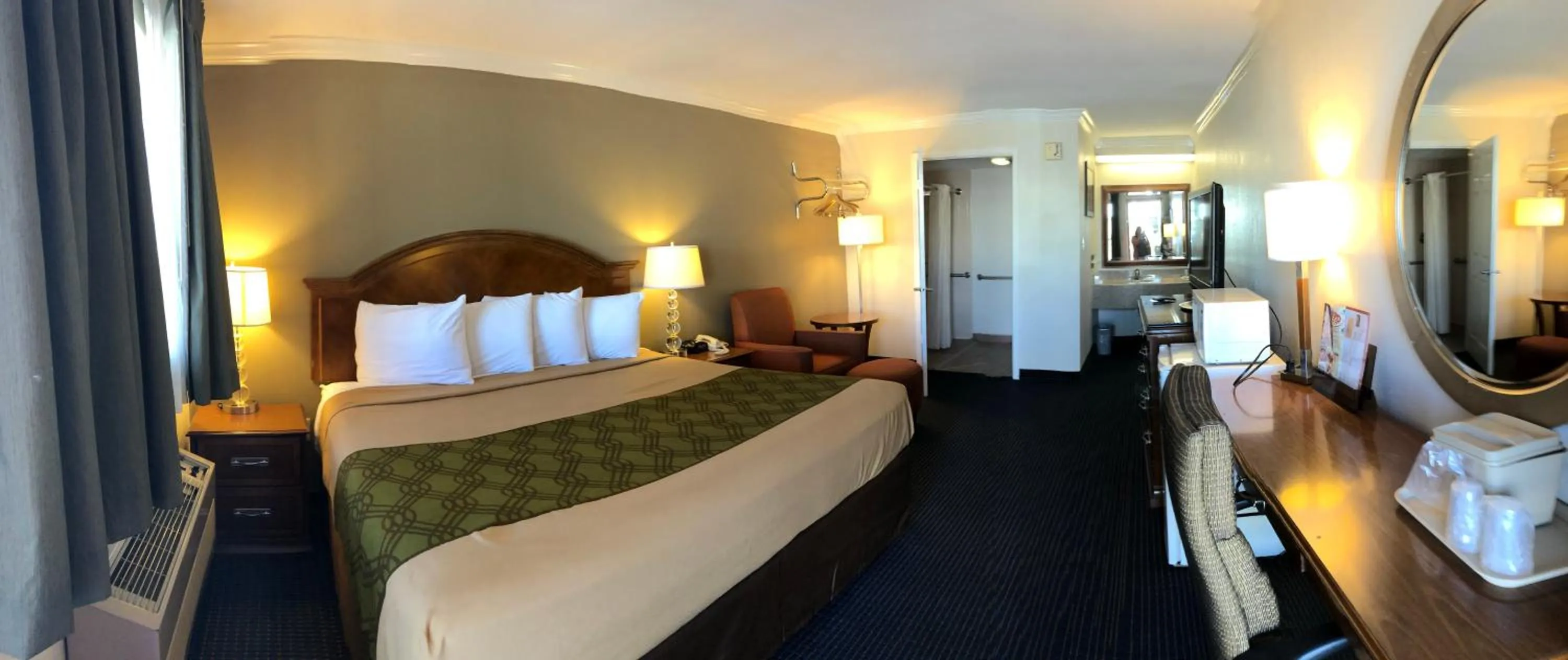 Bed in University Inn & Suites