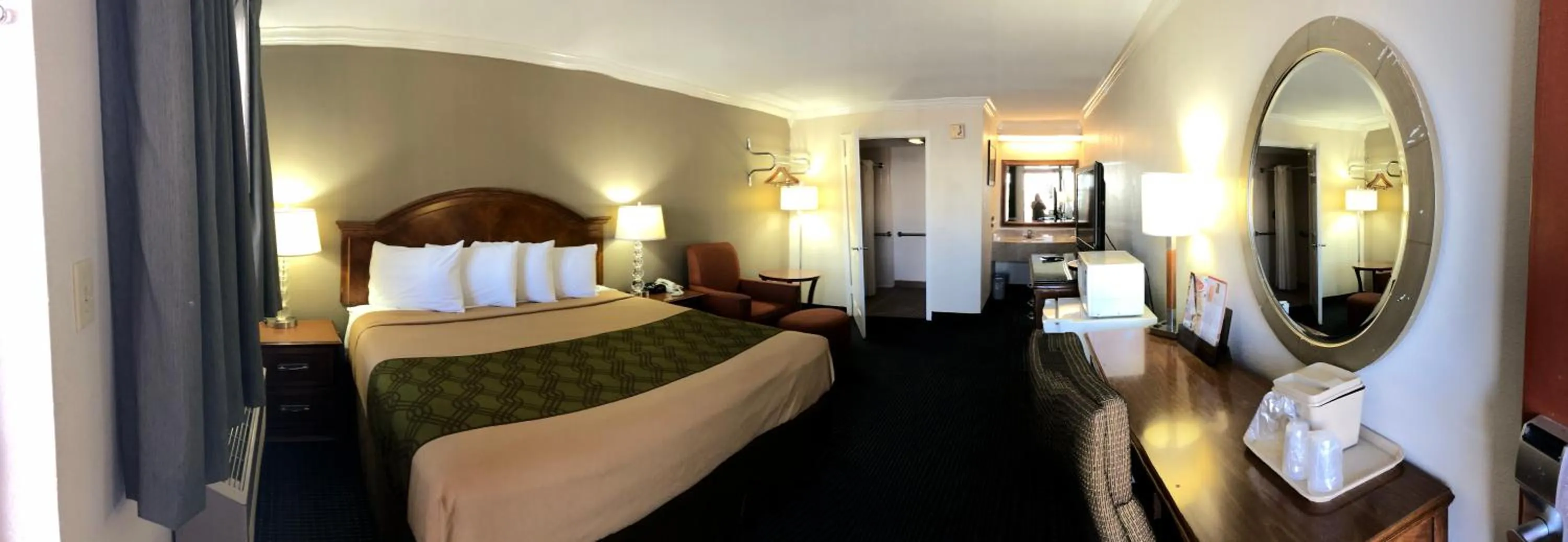 Bed in University Inn & Suites