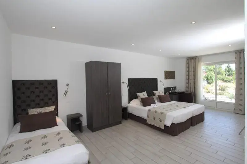 Bed in Val Baussenc, The Originals Relais Bed in Val Baussenc, The Originals Relais