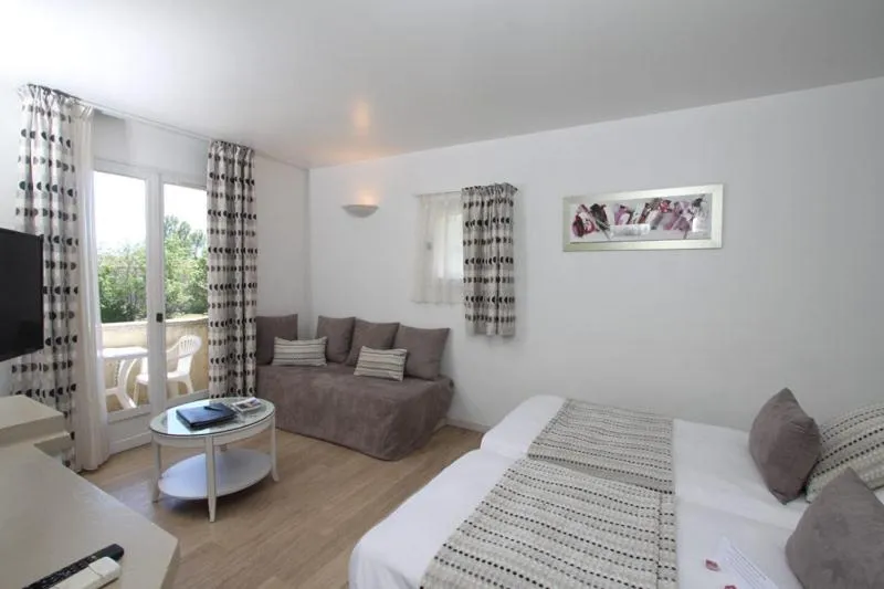 Other in Val Baussenc, The Originals Relais