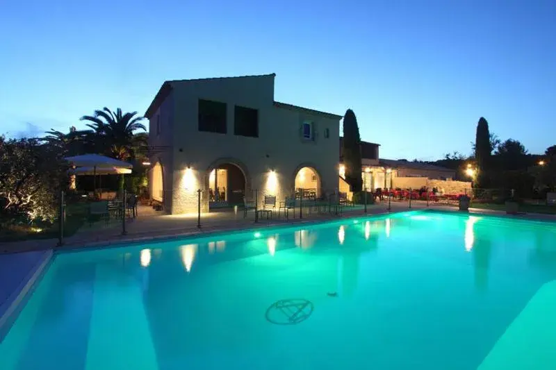 Pool view in Val Baussenc, The Originals Relais Pool view in Val Baussenc, The Originals Relais