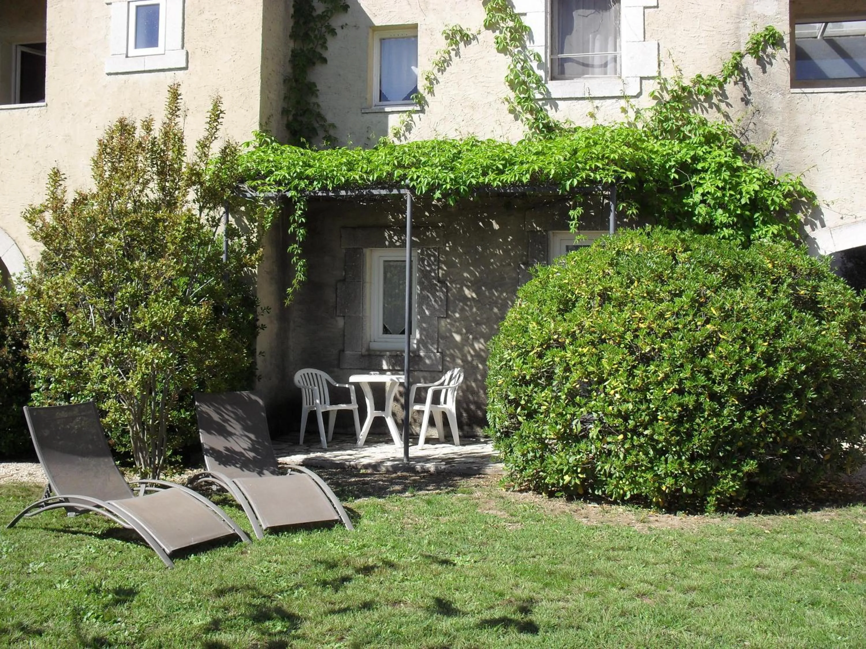 Garden in Val Baussenc, The Originals Relais