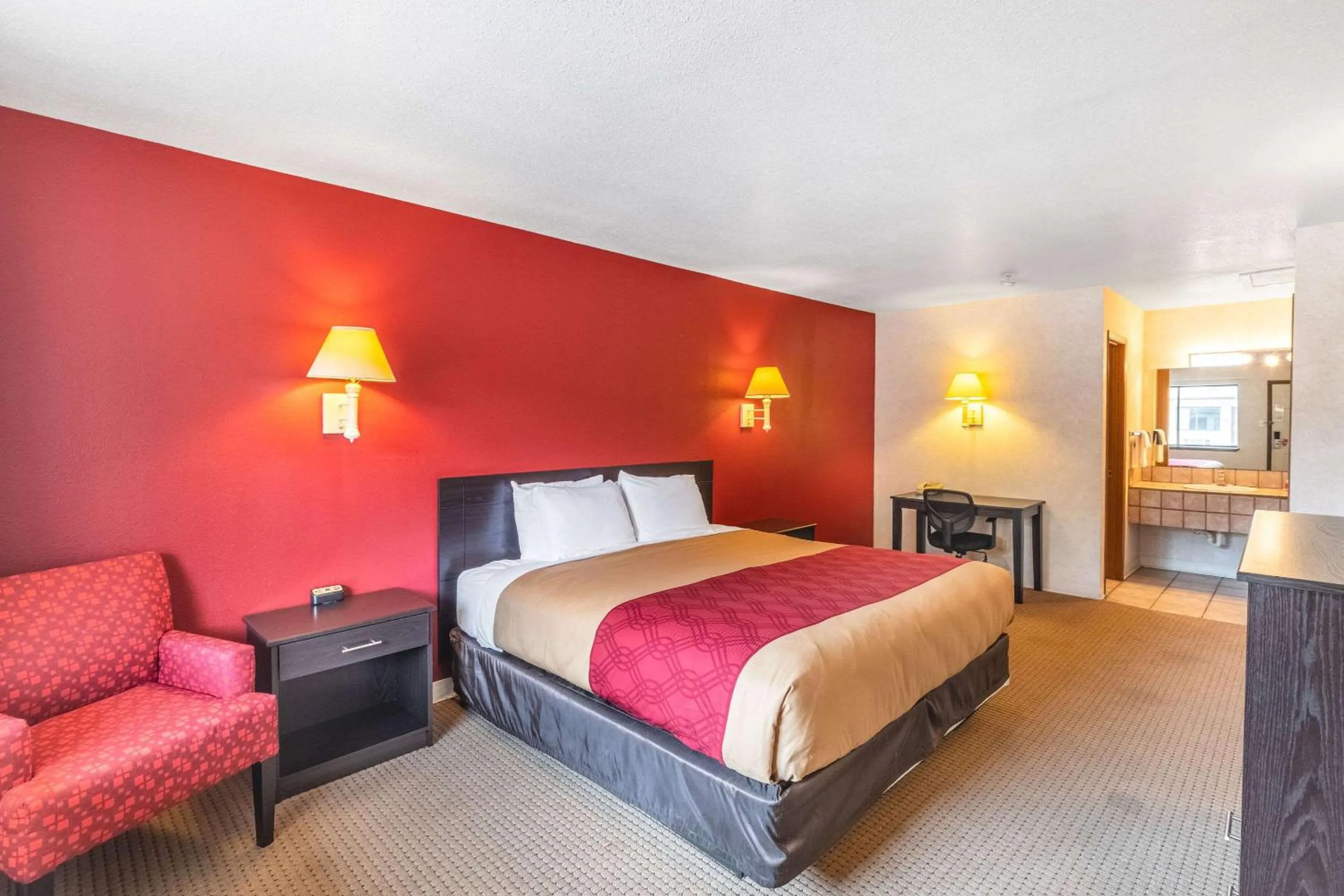 Bedroom, Bed in Econo Lodge Fredericksburg