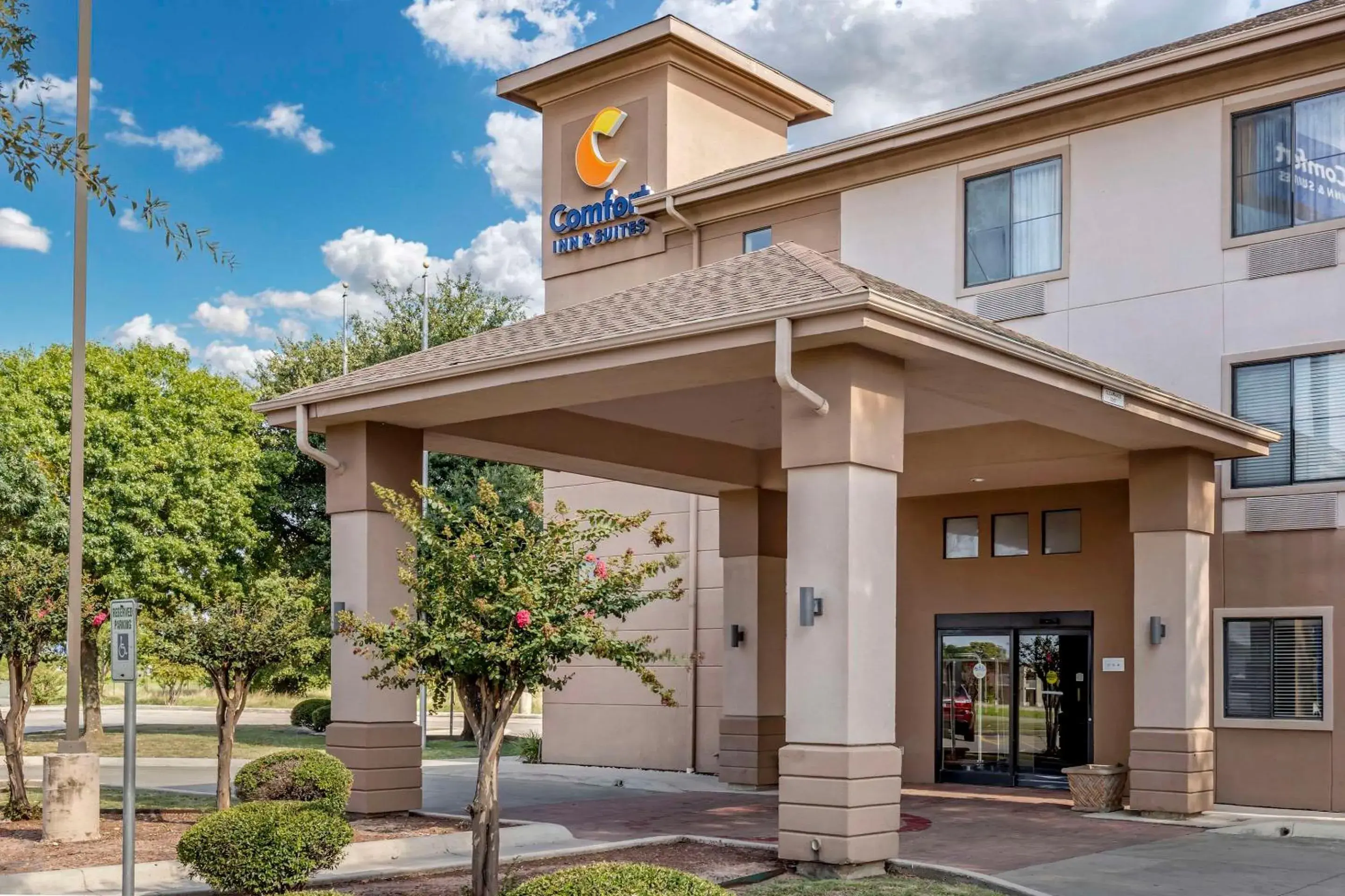 Property building in Comfort Inn & Suites Seguin Property building in Comfort Inn & Suites Seguin