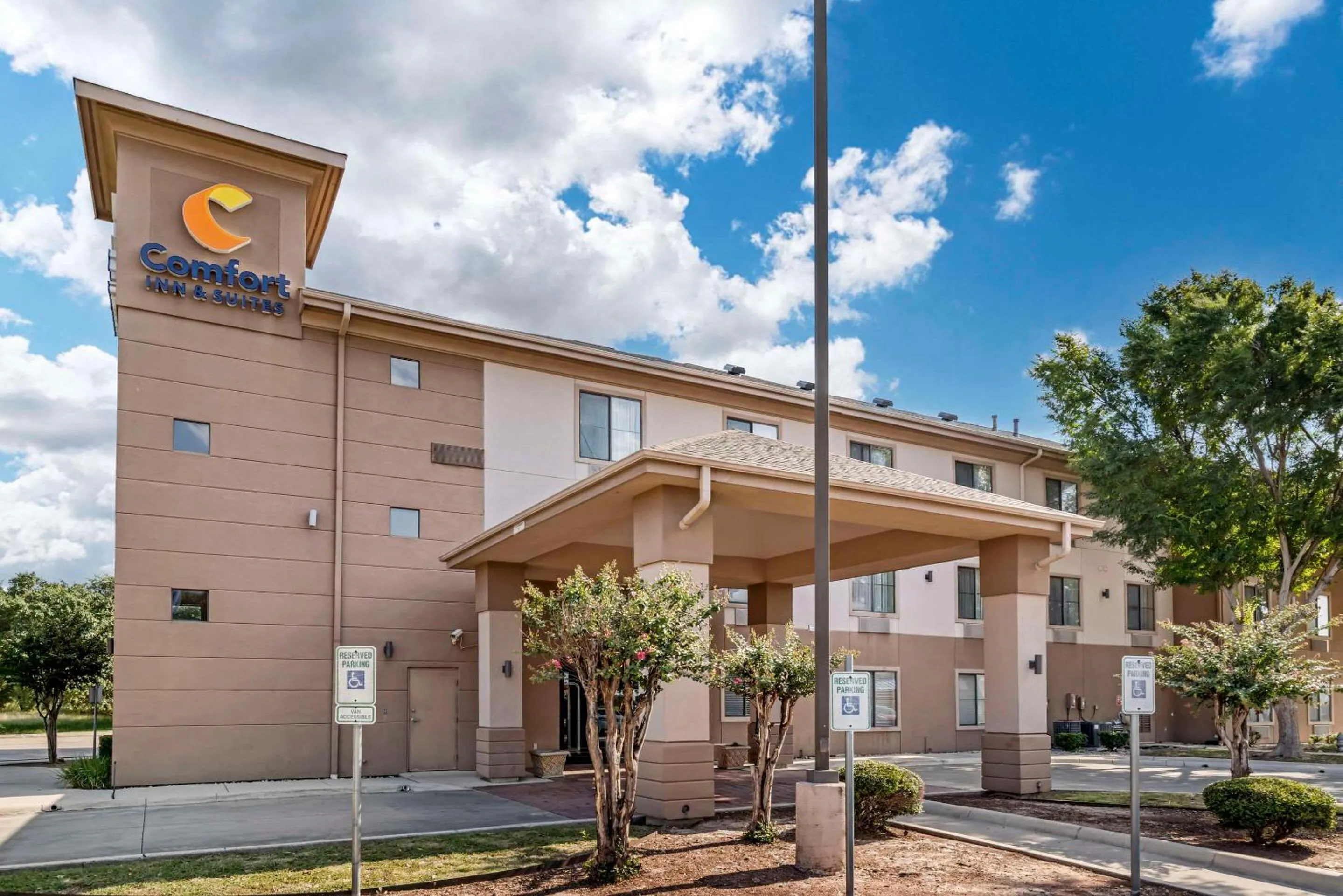 Property building in Comfort Inn & Suites