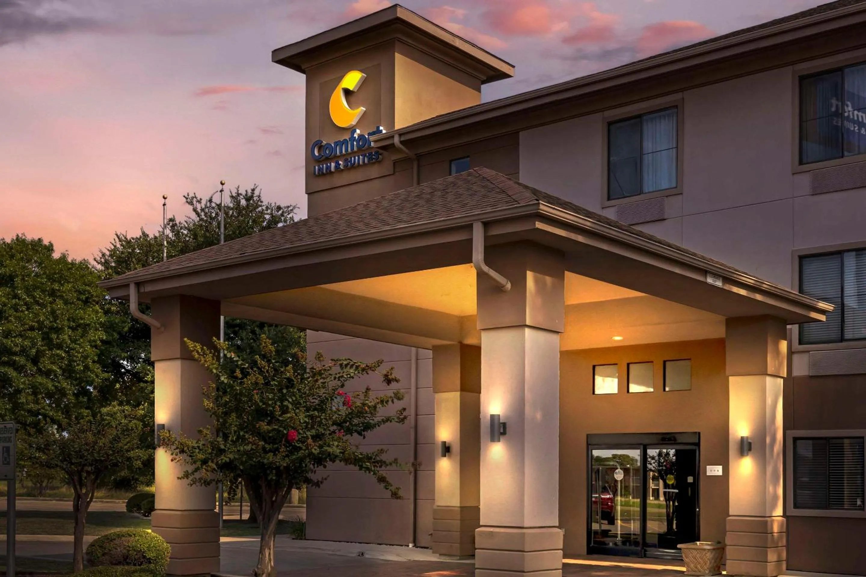 Property building in Comfort Inn & Suites