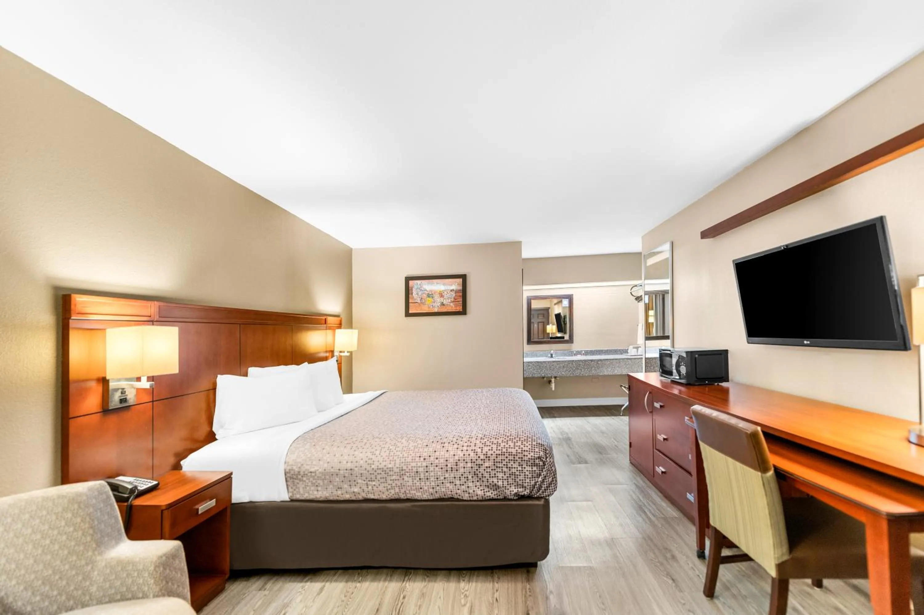 Photo of the whole room, Bed in Econo Lodge Texarkana I-30