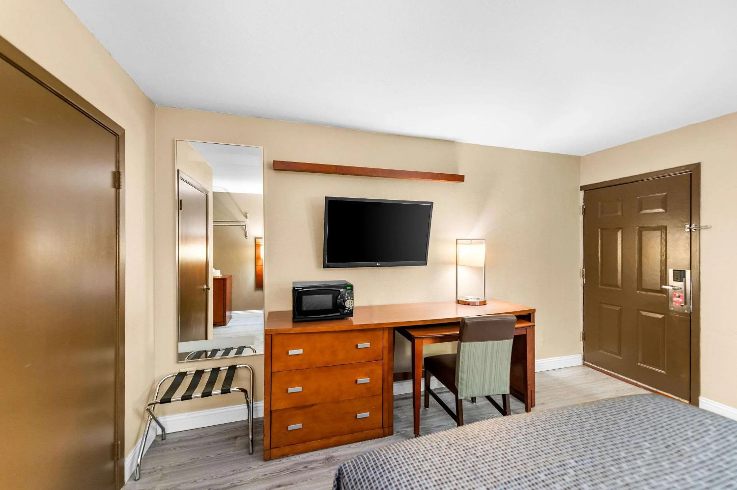 Bedroom, Bed in Econo Lodge Texarkana I-30