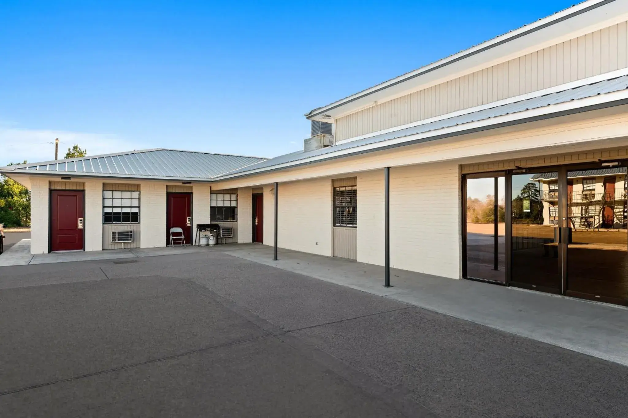 Property building in Red Roof Inn Nacogdoches Property building in Red Roof Inn Nacogdoches