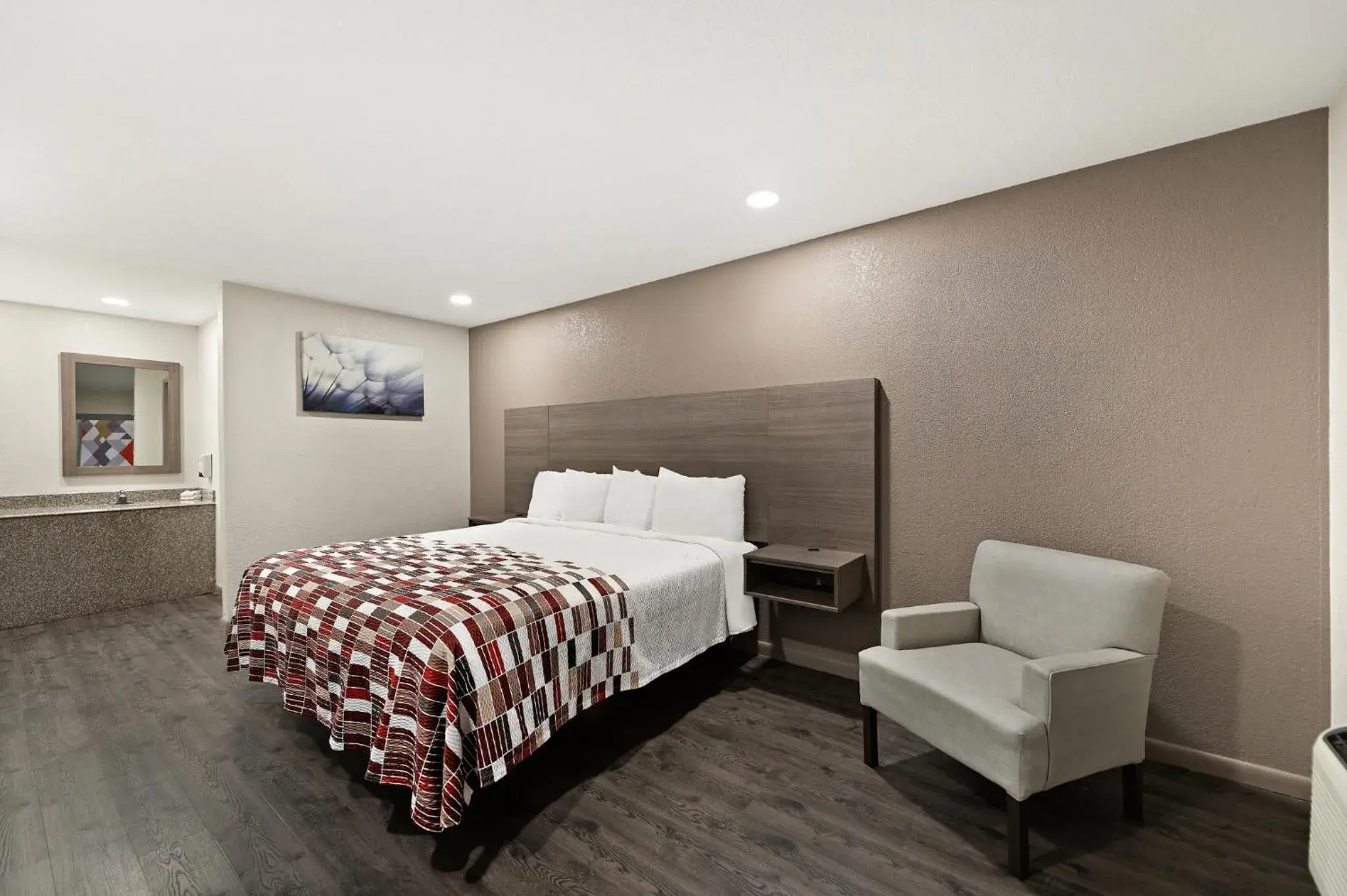 Bedroom, Bed in Red Roof Inn Nacogdoches Bedroom, Bed in Red Roof Inn Nacogdoches