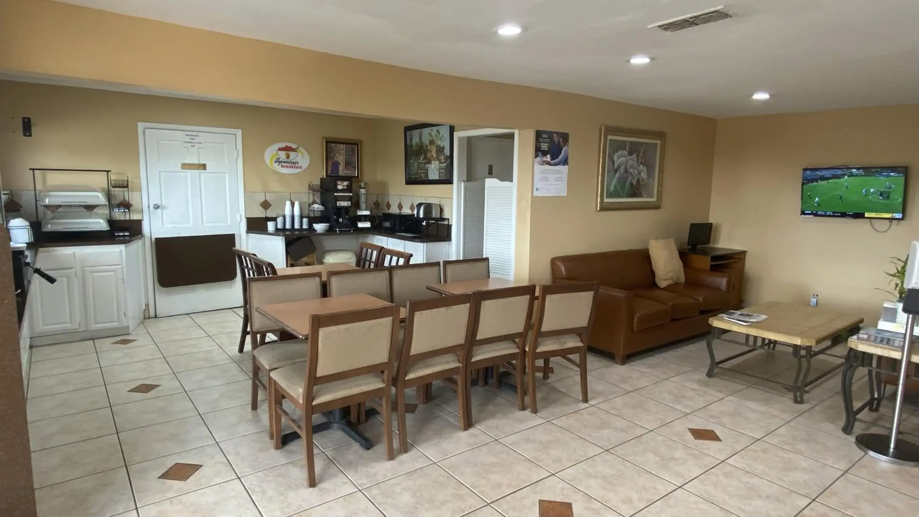 Breakfast in Super 8 by Wyndham Decatur Texas Breakfast in Super 8 by Wyndham Decatur Texas