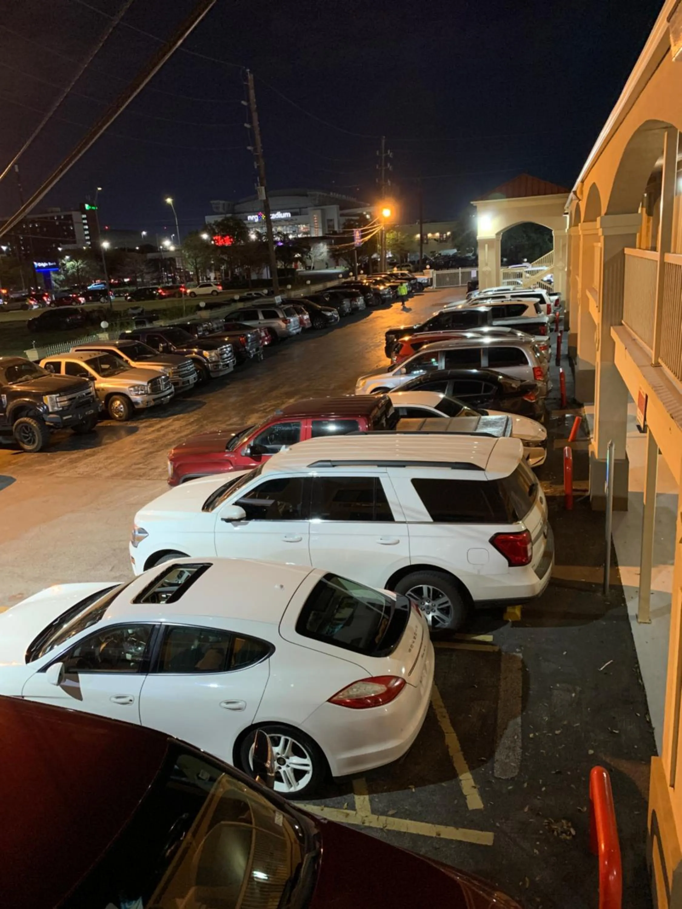 Parking in Americas Best Value Inn-Near NRG Park/Medical Center