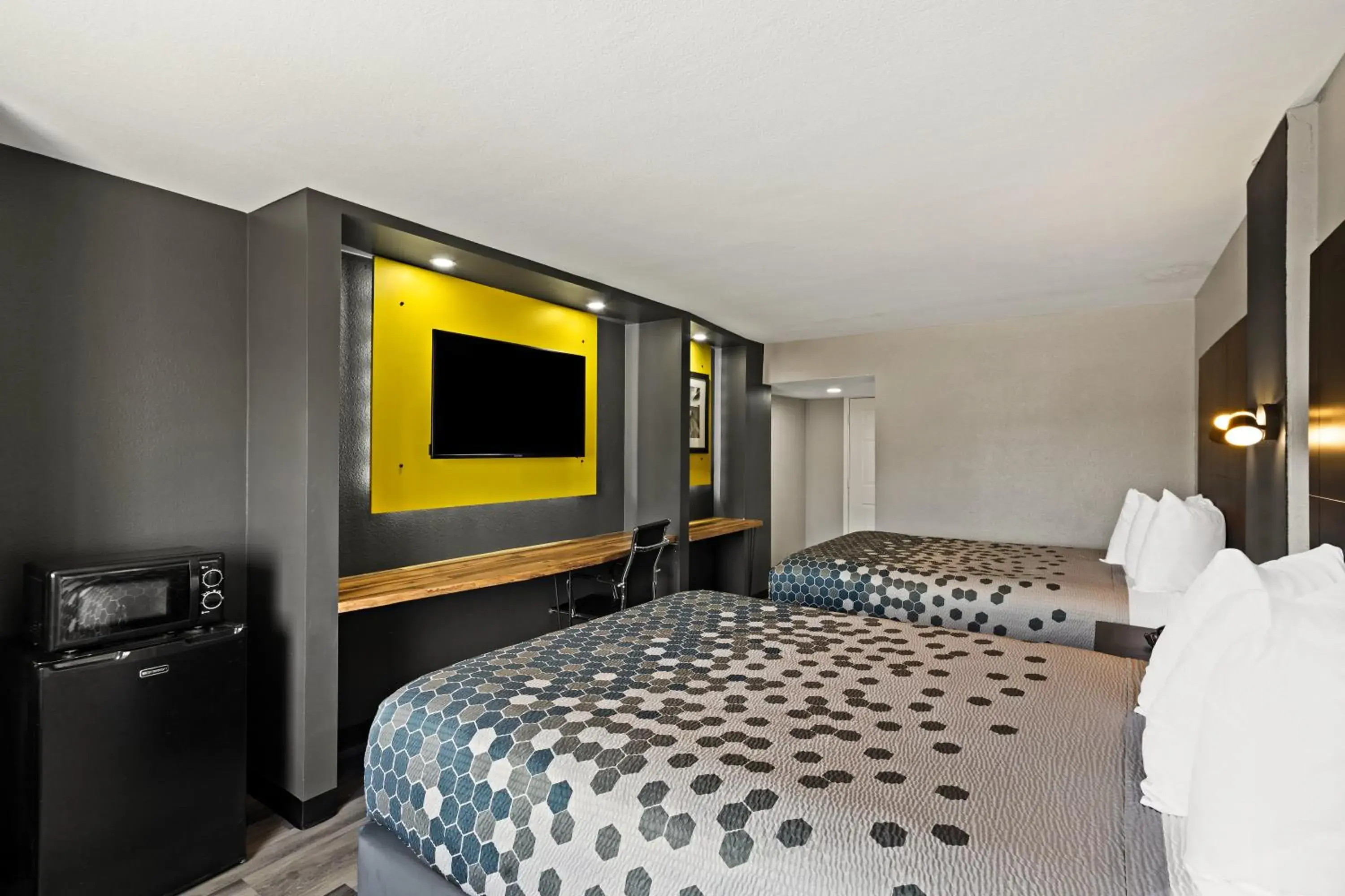 Photo of the whole room, Bed in Scottish Inns Austin Downtown Photo of the whole room, Bed in Scottish Inns Austin Downtown