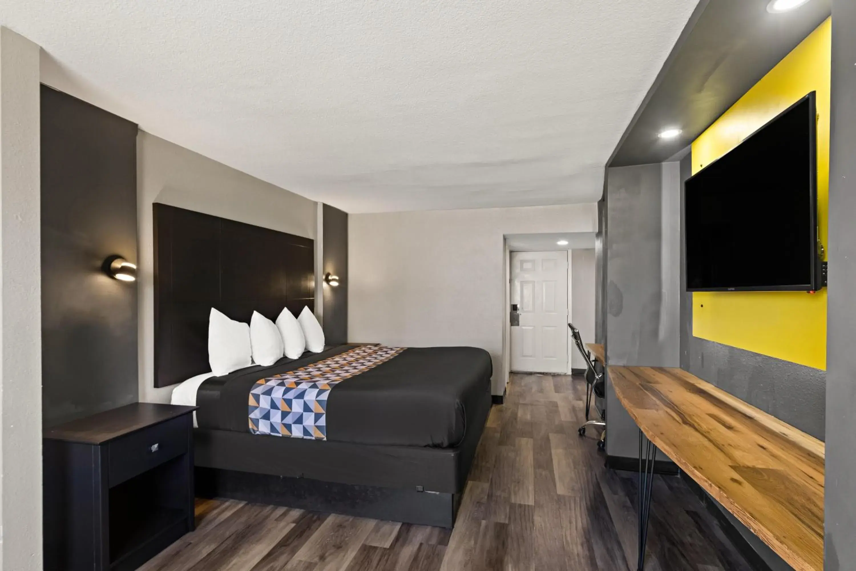 Photo of the whole room, Bed in Scottish Inns Austin Downtown Photo of the whole room, Bed in Scottish Inns Austin Downtown